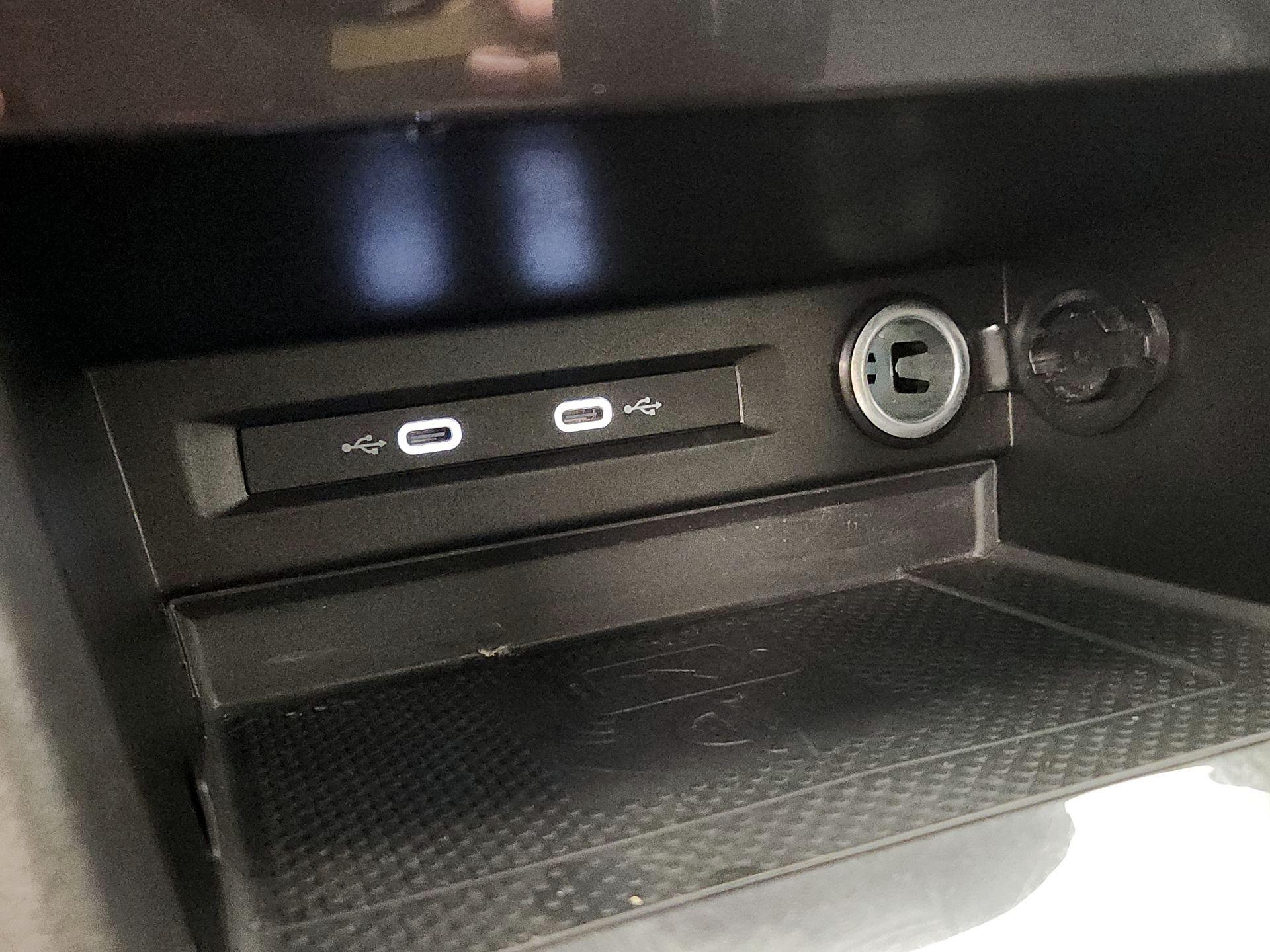 Thumbnail: 2021 Volkswagen Tiguan - 18