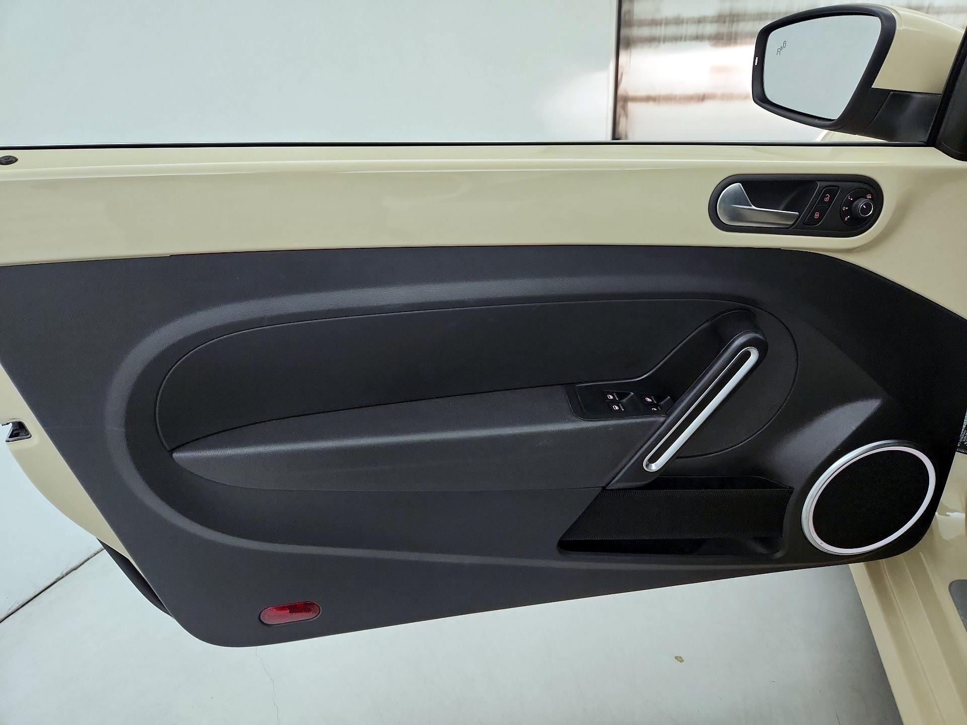 Thumbnail: 2019 Volkswagen Beetle - 12