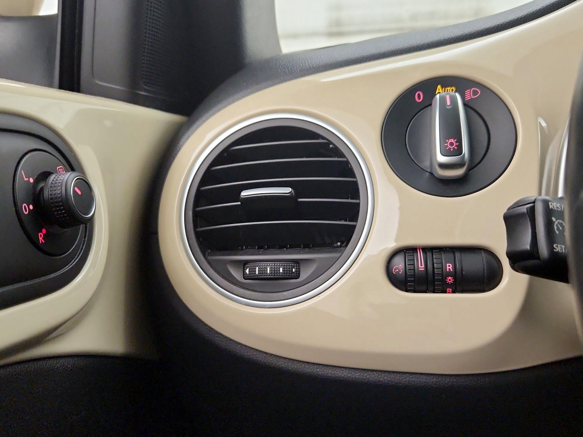 Thumbnail: 2019 Volkswagen Beetle - 13