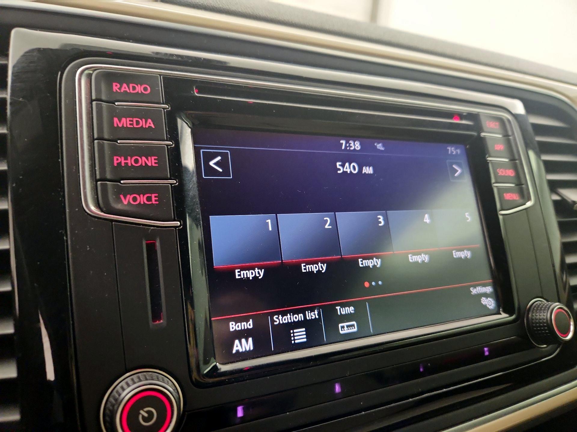 Thumbnail: 2019 Volkswagen Beetle - 15