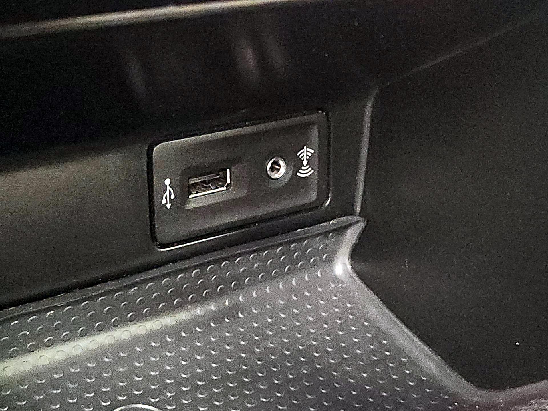 Thumbnail: 2019 Volkswagen Beetle - 18