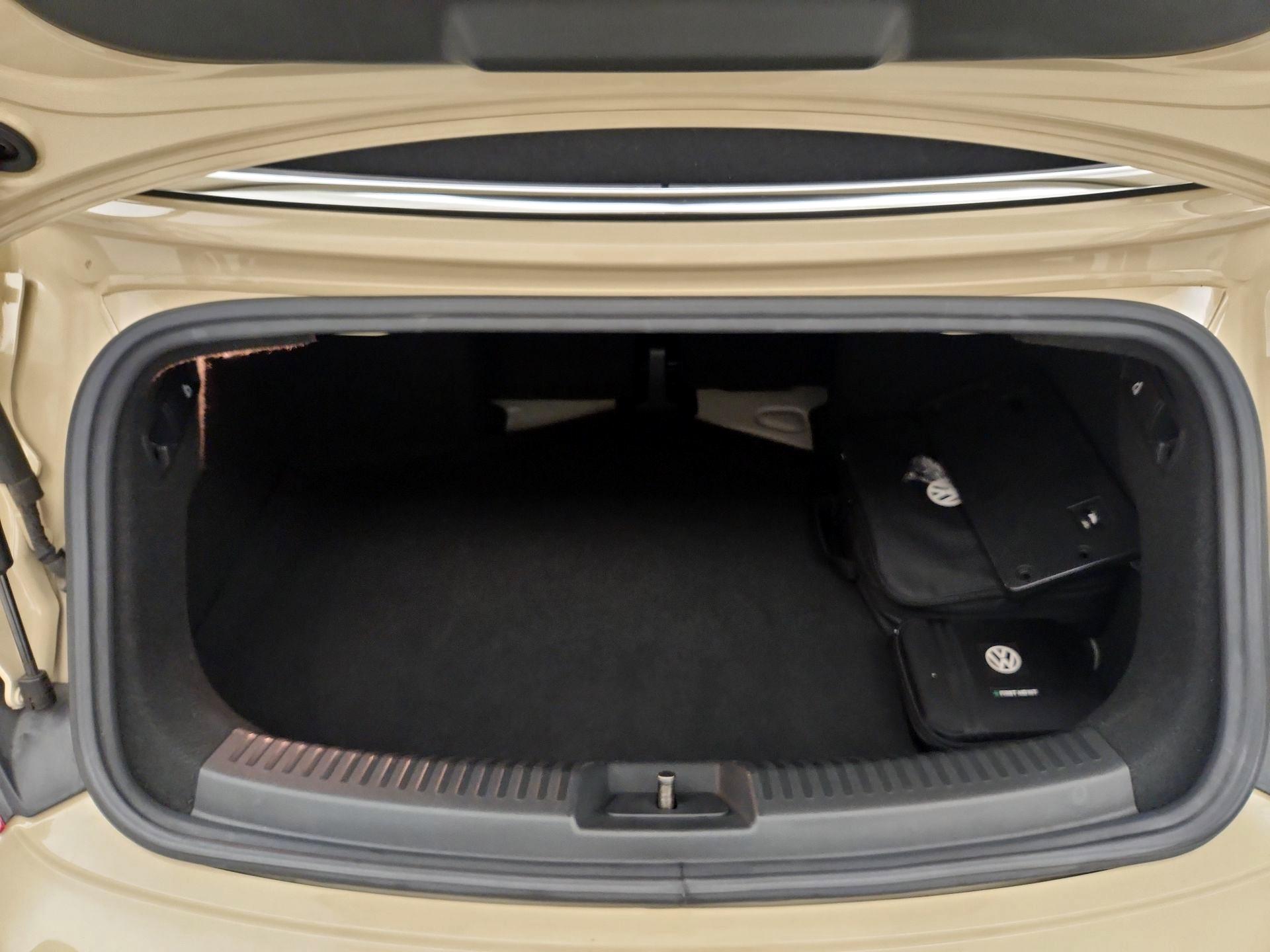 Thumbnail: 2019 Volkswagen Beetle - 20