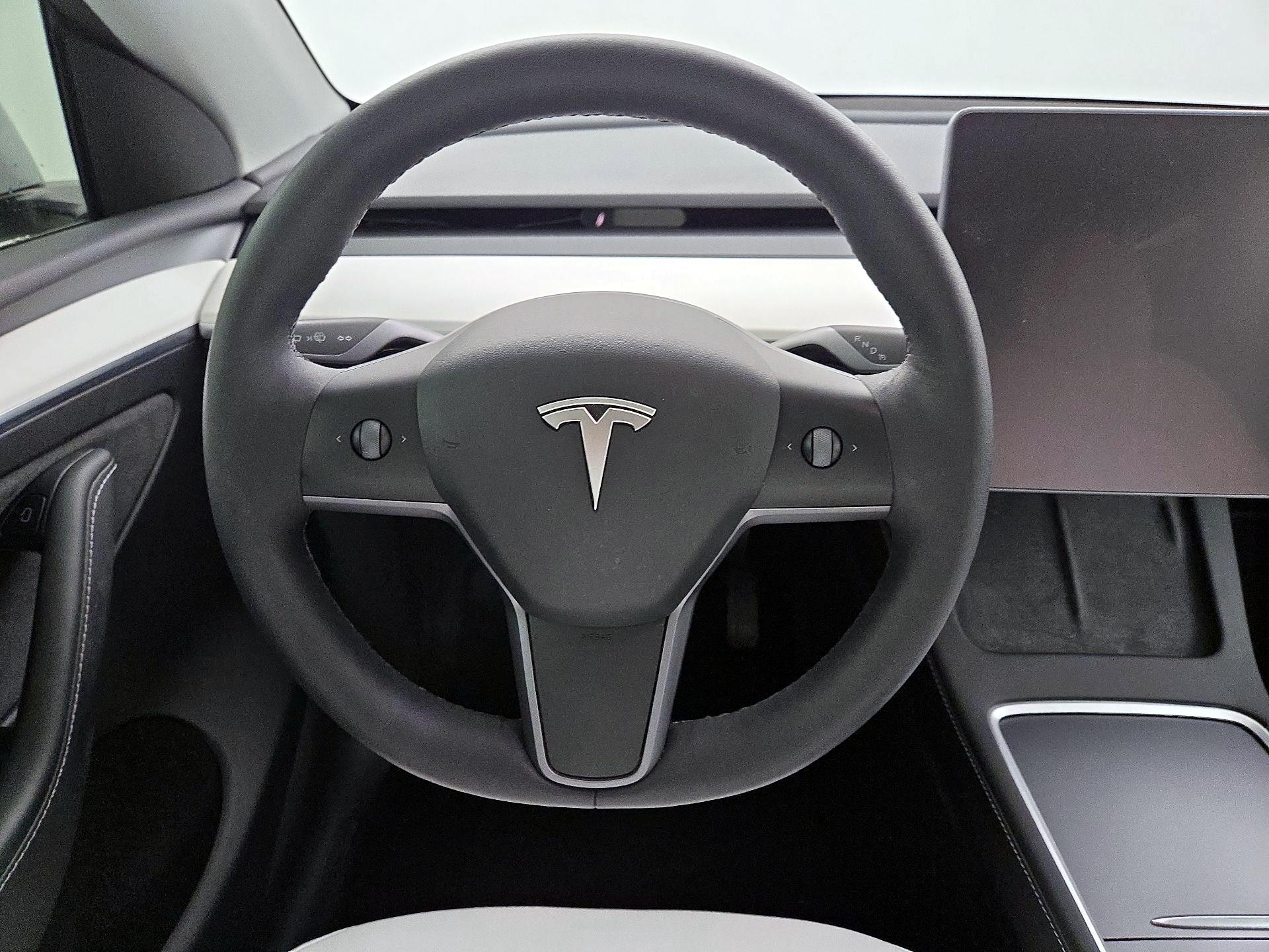 Thumbnail: 2023 Tesla Model Y - 10