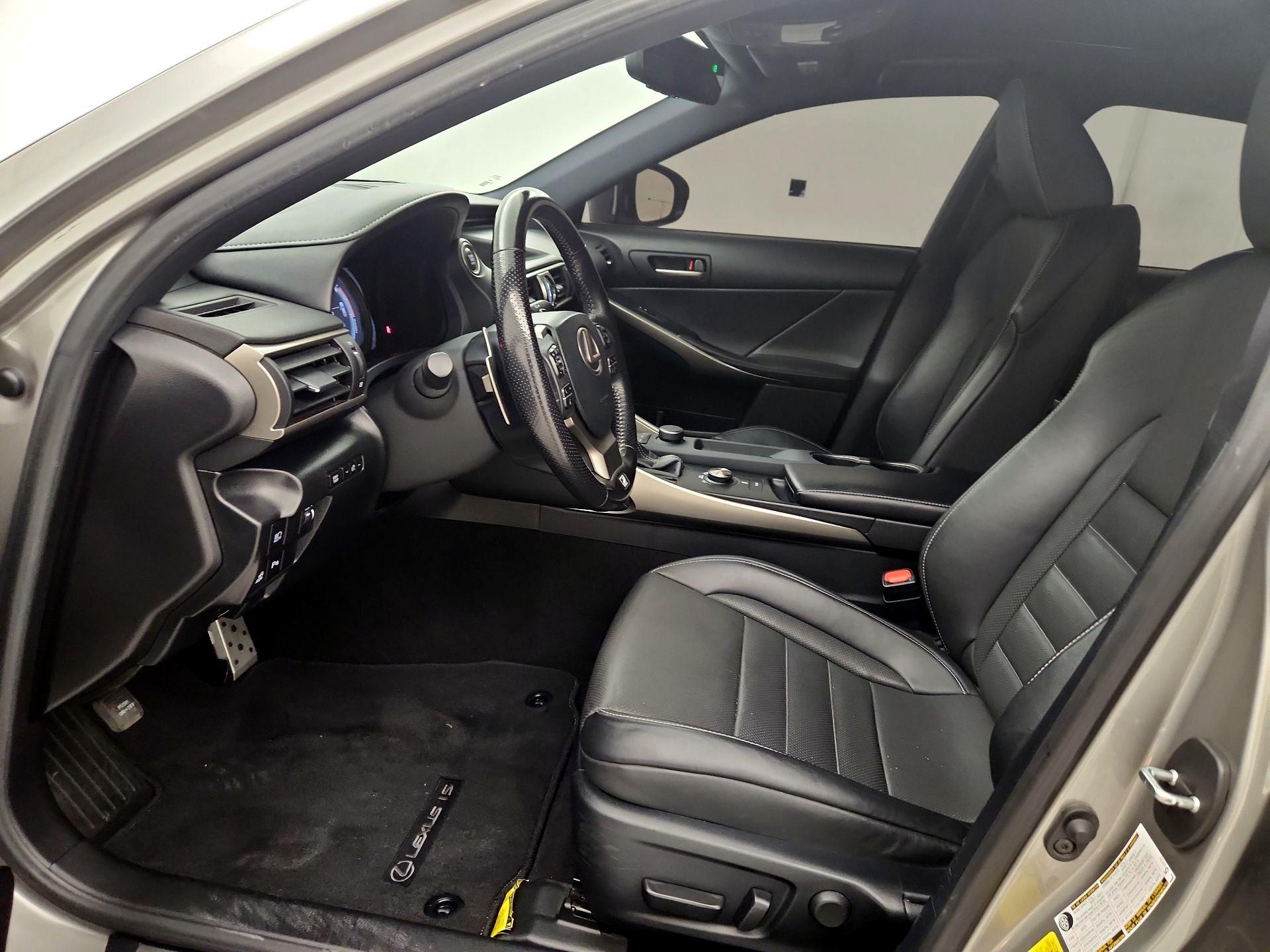 Thumbnail: 2020 Lexus IS - 11