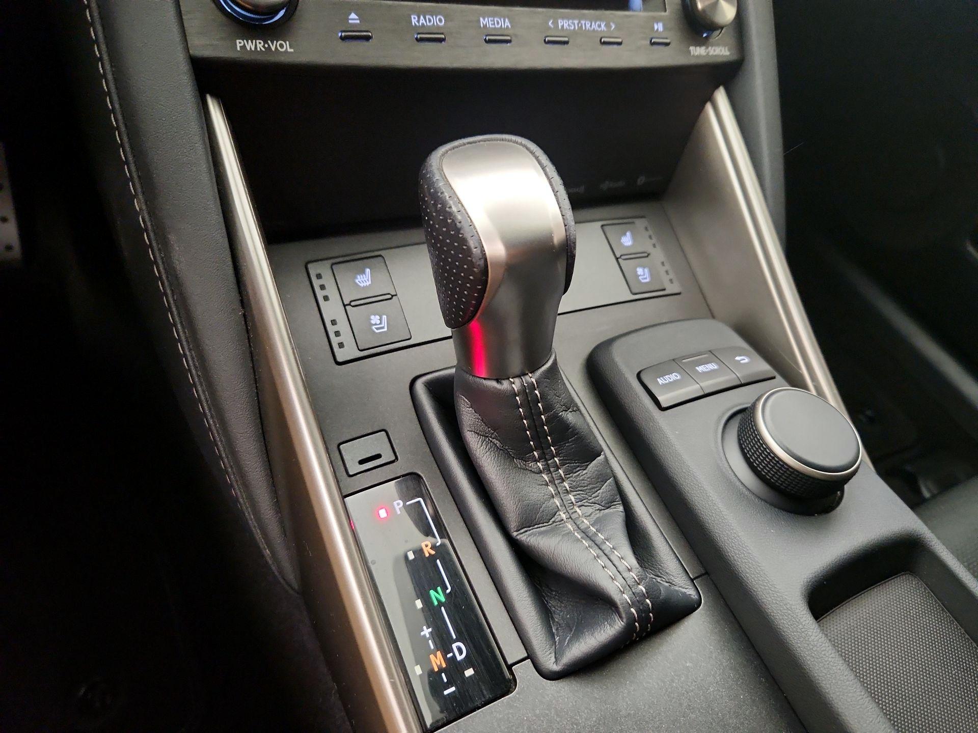 Thumbnail: 2020 Lexus IS - 17