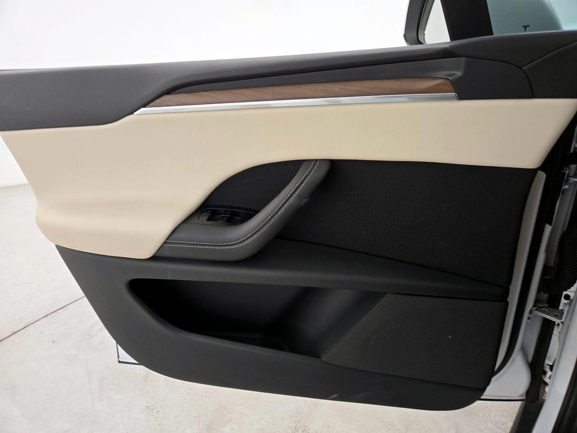 Thumbnail: 2023 Tesla Model X - 12