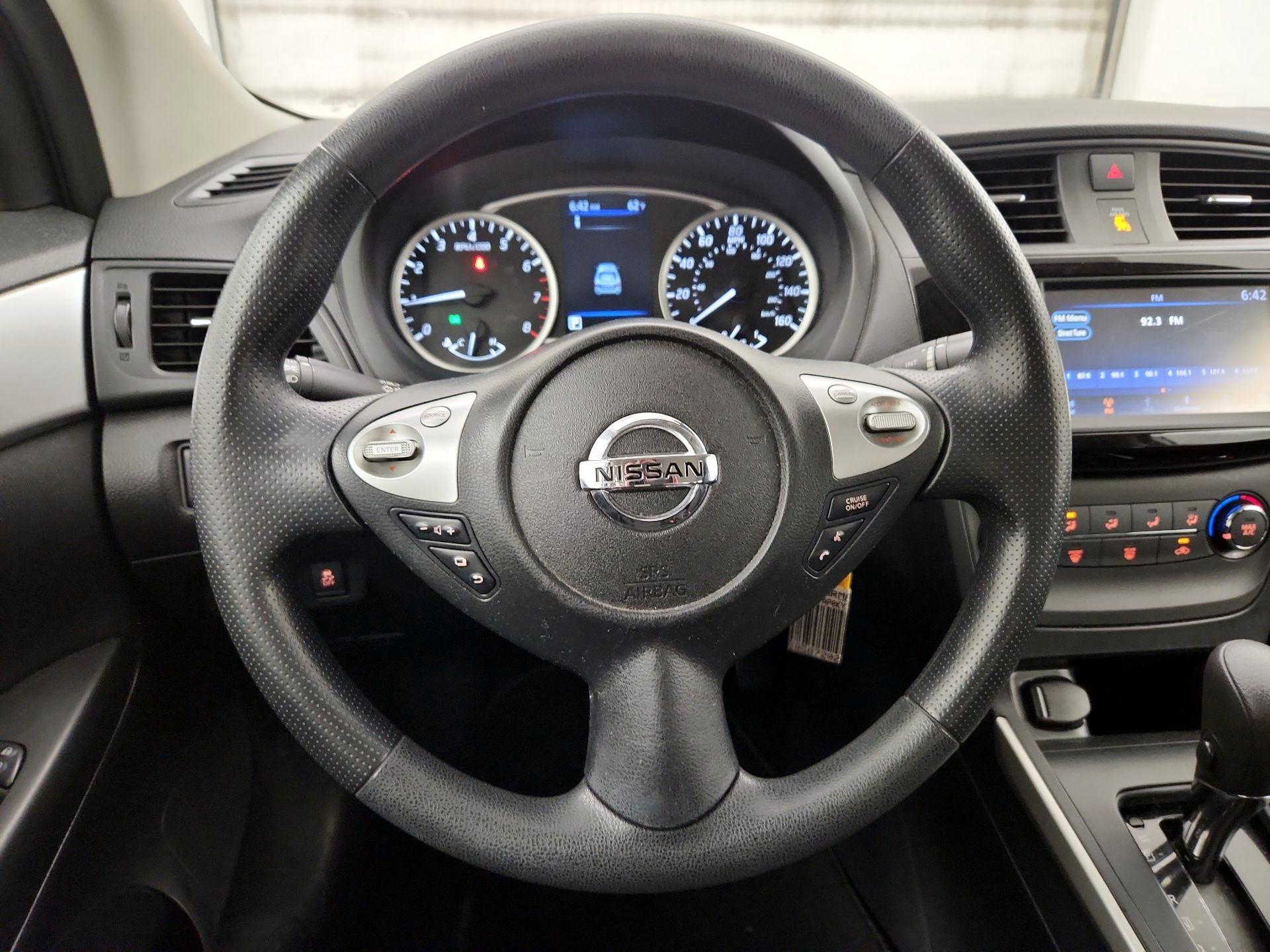 Thumbnail: 2019 Nissan Sentra - 10