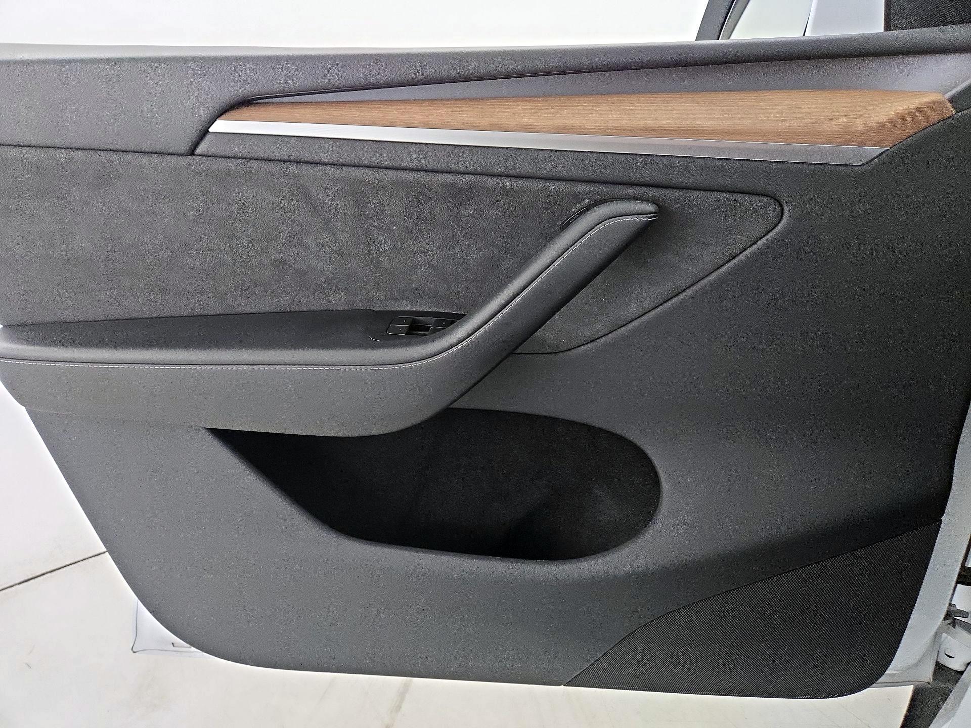 Thumbnail: 2023 Tesla Model Y - 12
