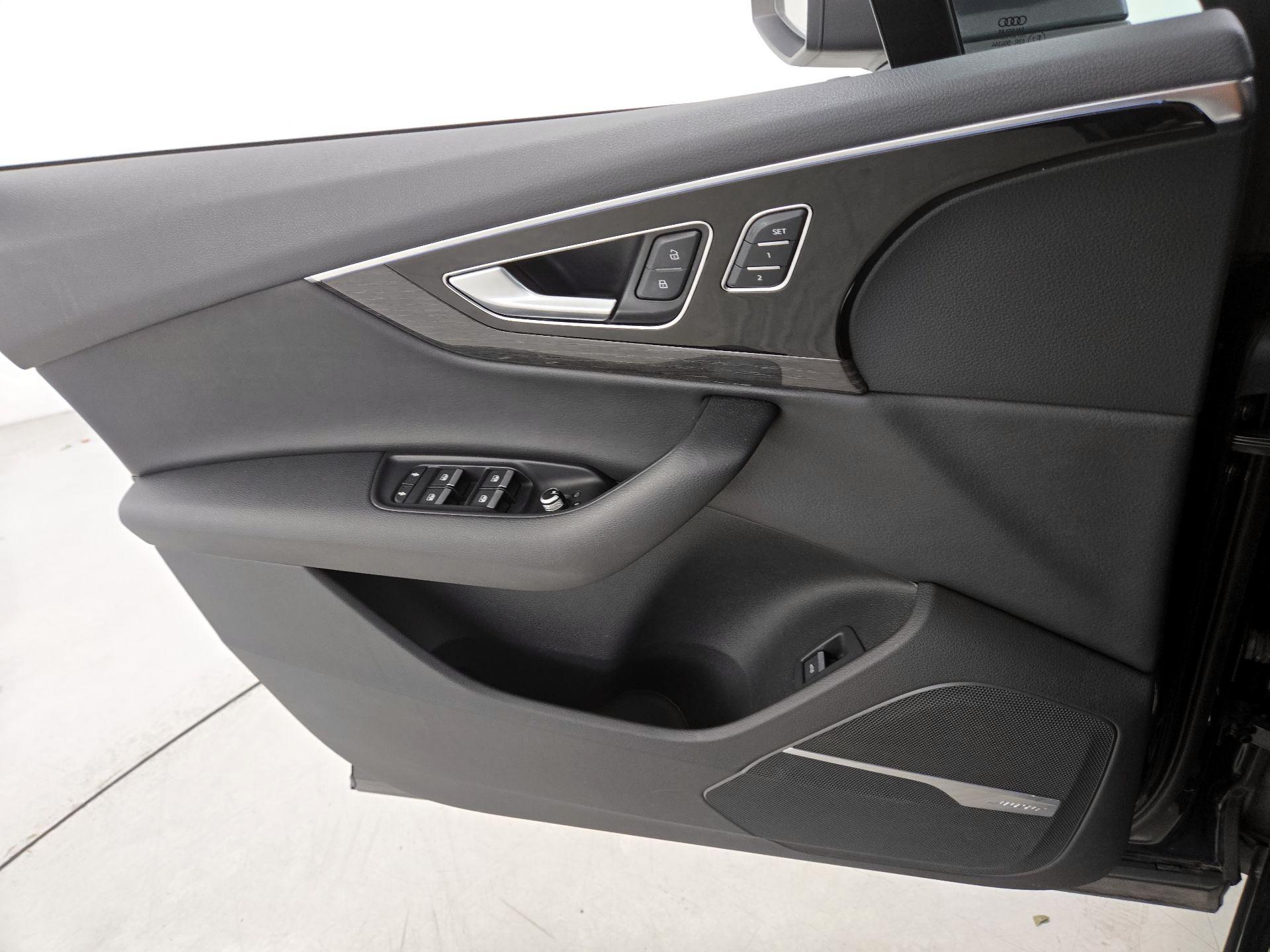 Thumbnail: 2017 Audi Q7 - 12