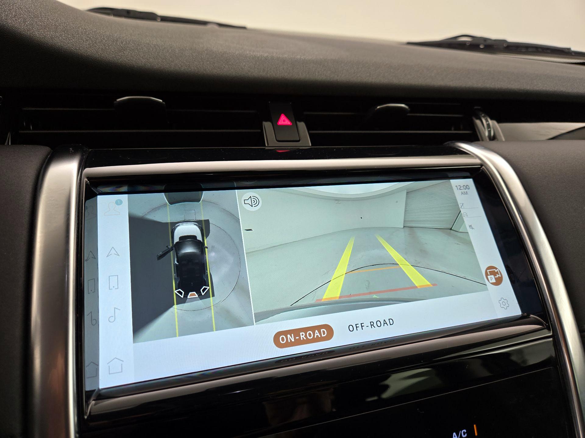 Thumbnail: 2021 Land Rover Discovery Sport - 15