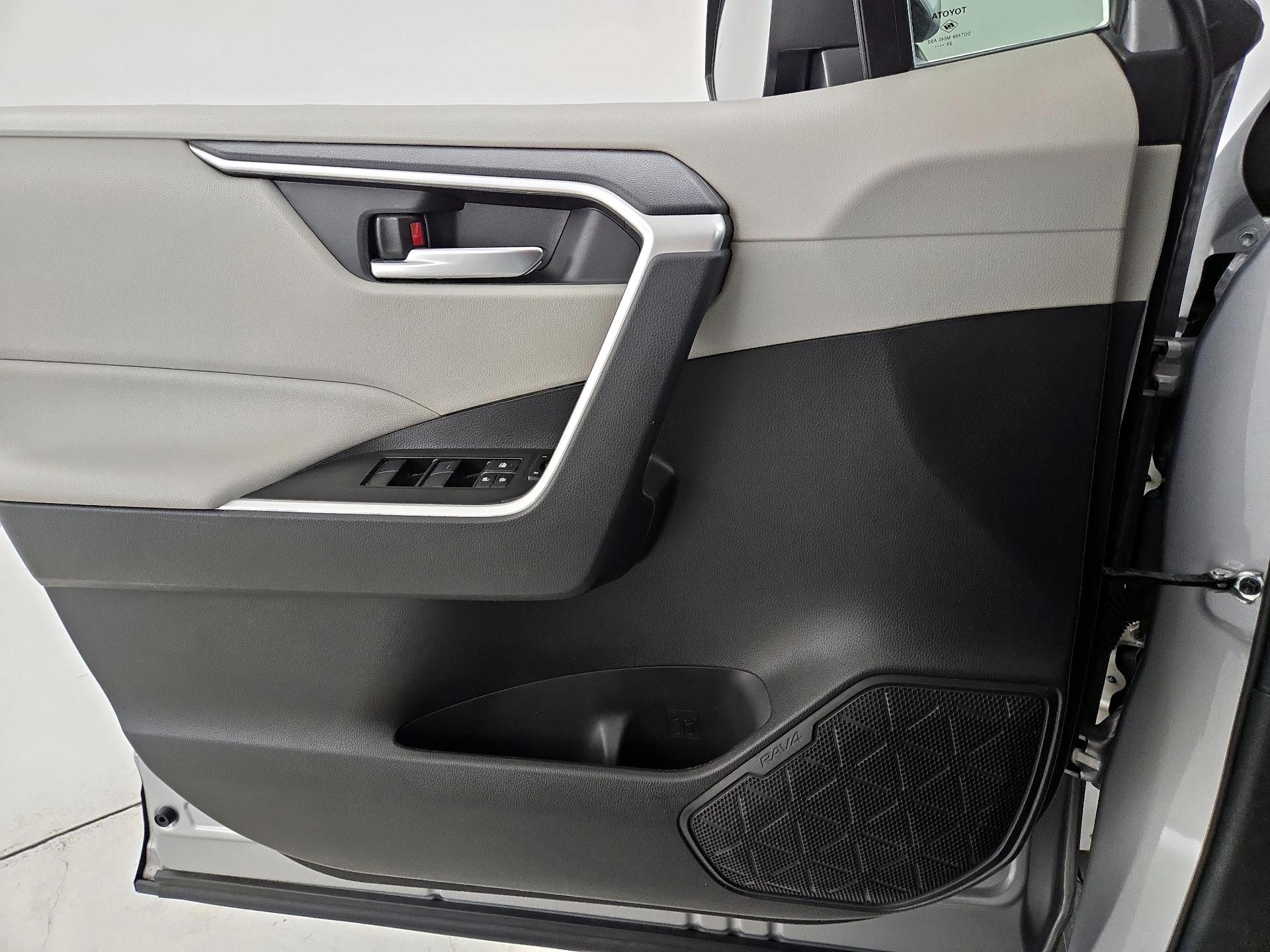 Thumbnail: 2021 Toyota RAV4 - 12
