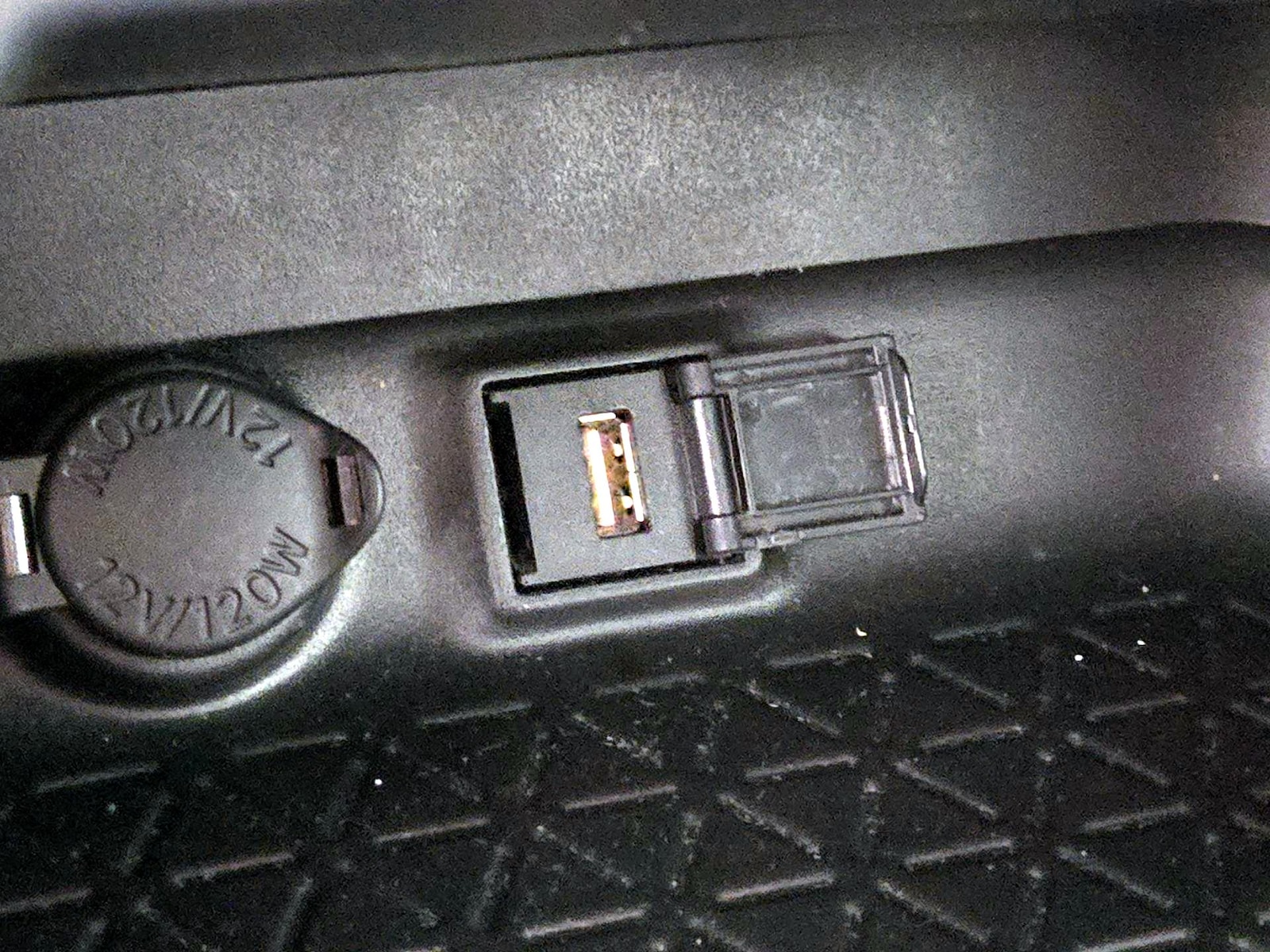 2021 Toyota RAV4 XLE - Photo 19