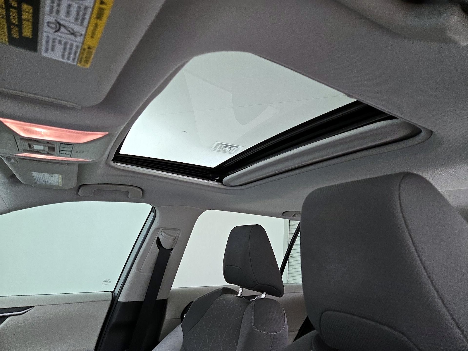 2021 Toyota RAV4 XLE - Photo 20