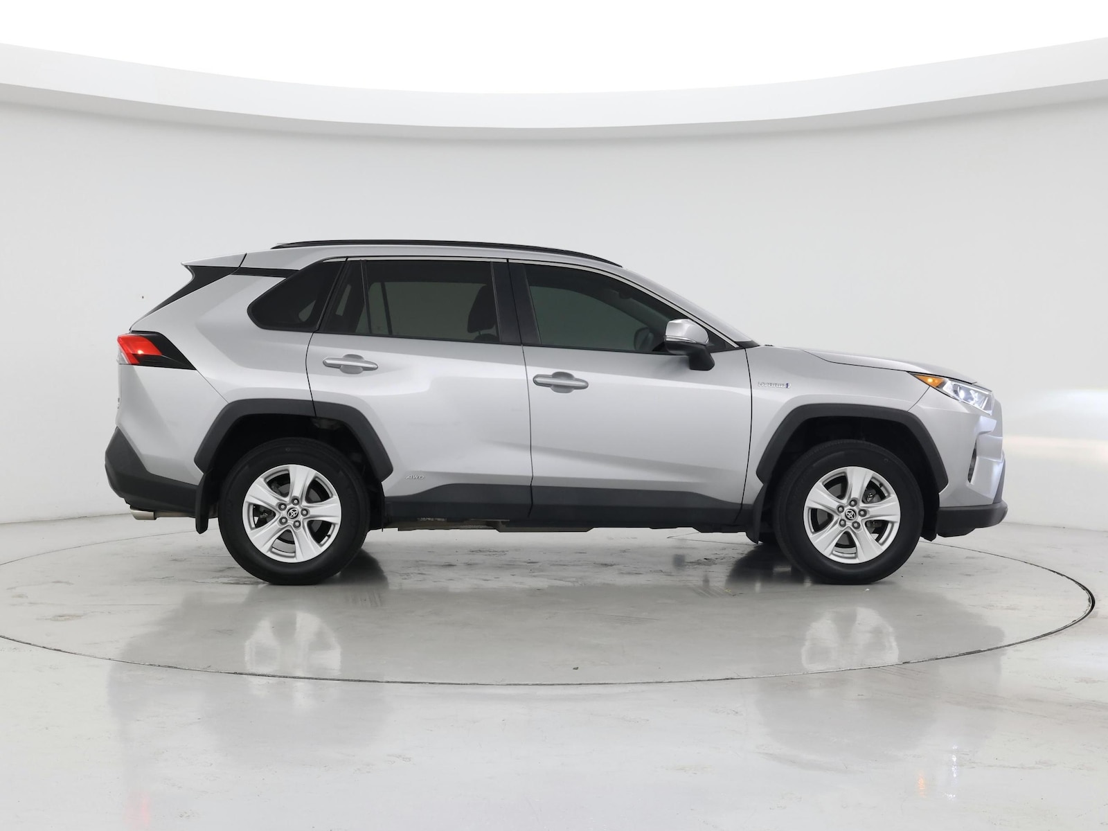 2021 Toyota RAV4 XLE - Photo 8