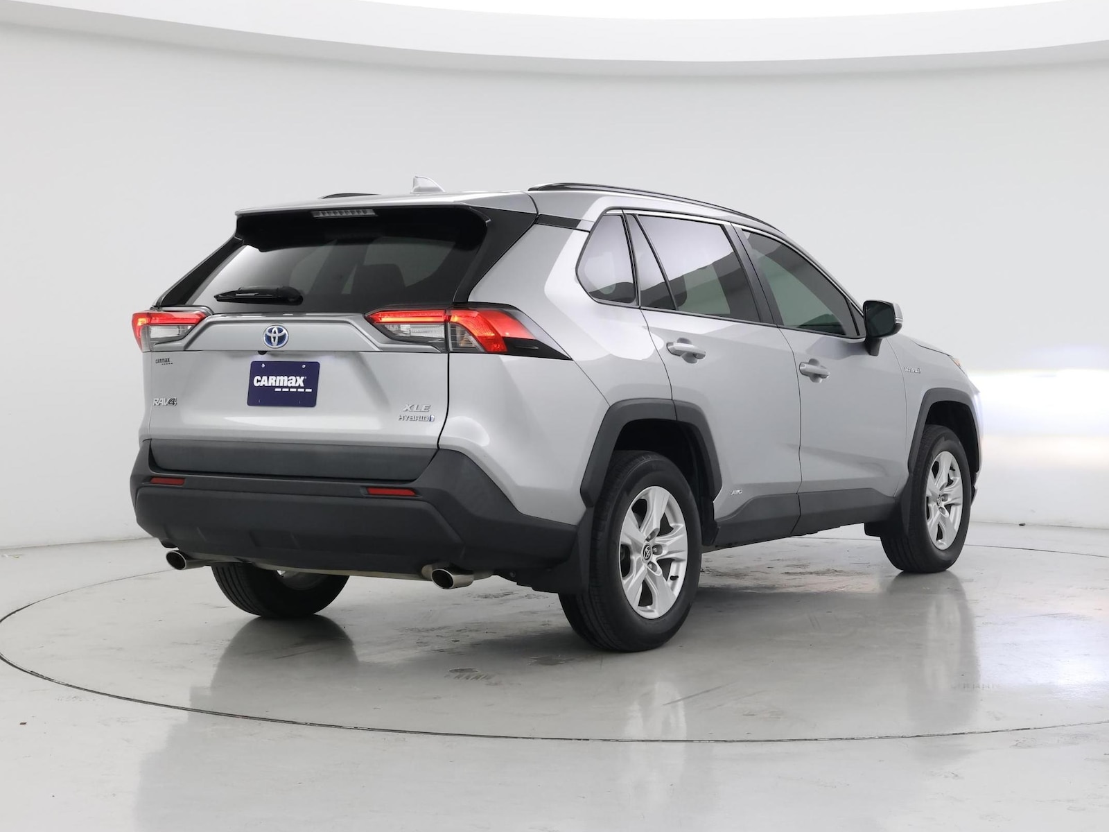 2021 Toyota RAV4 XLE - Photo 9