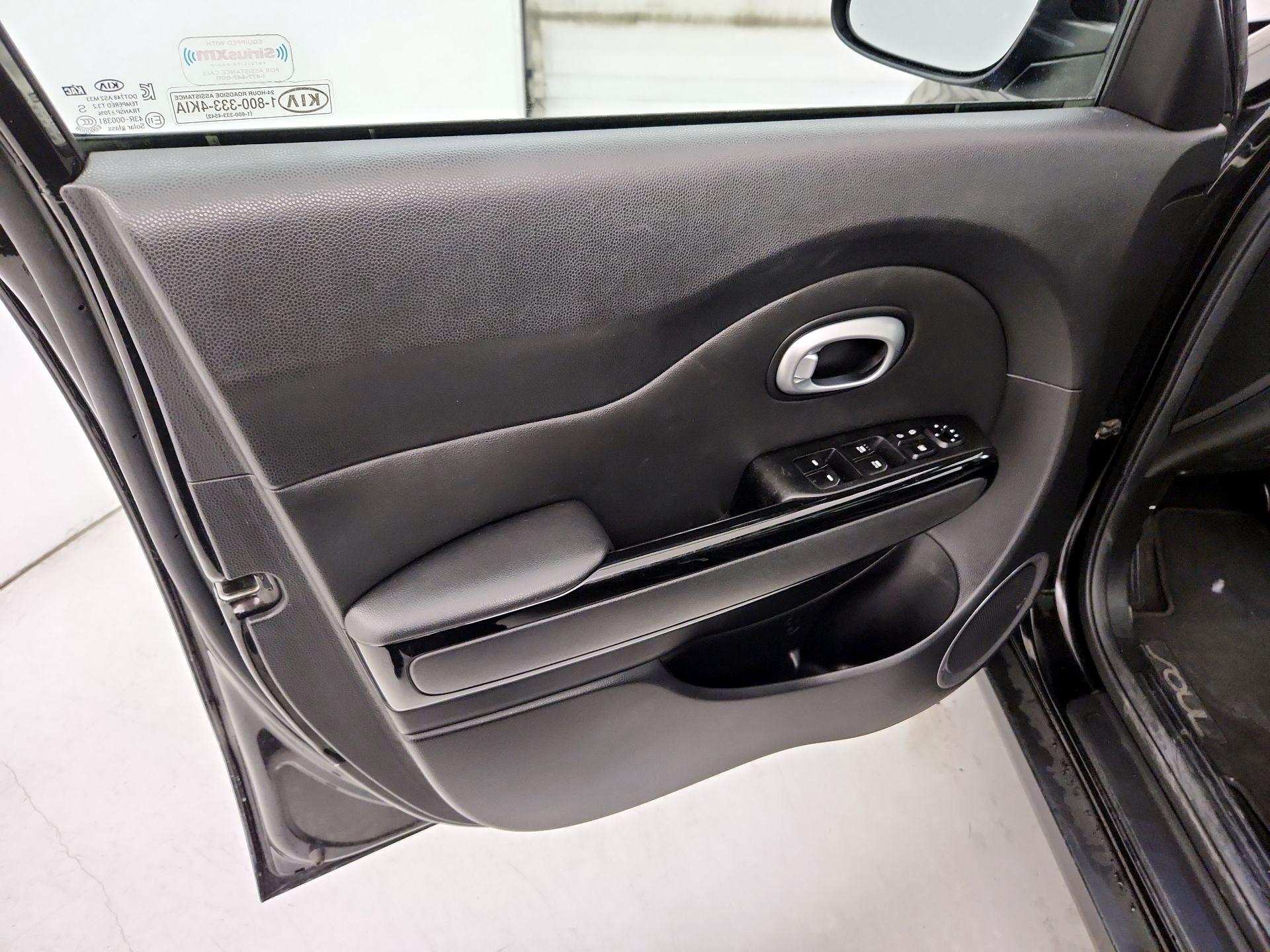 Thumbnail: 2015 Kia Soul - 12