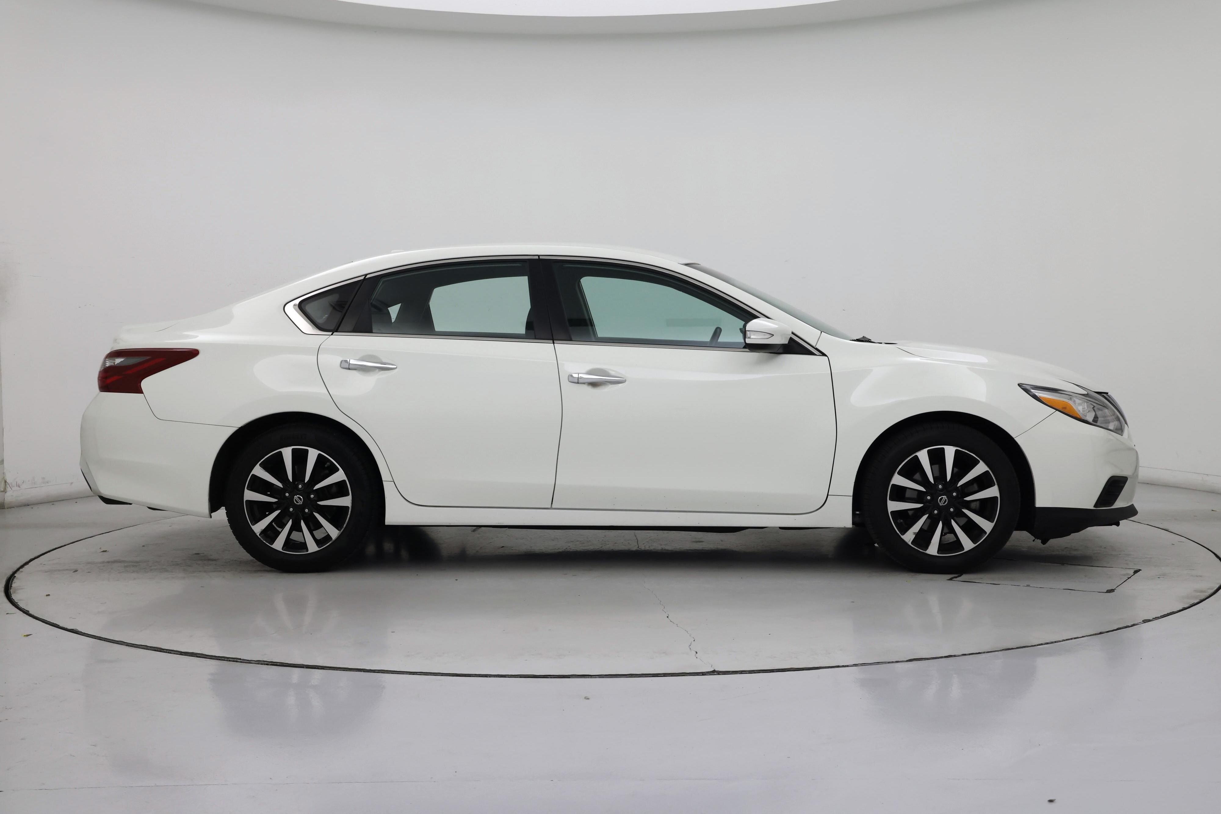 Thumbnail: 2018 Nissan Altima - 7