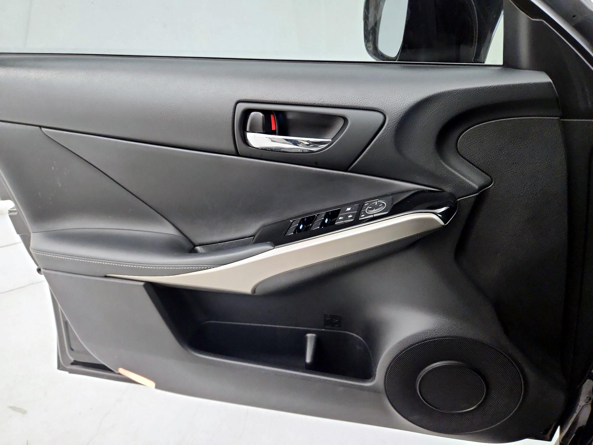 Thumbnail: 2015 Lexus IS - 12