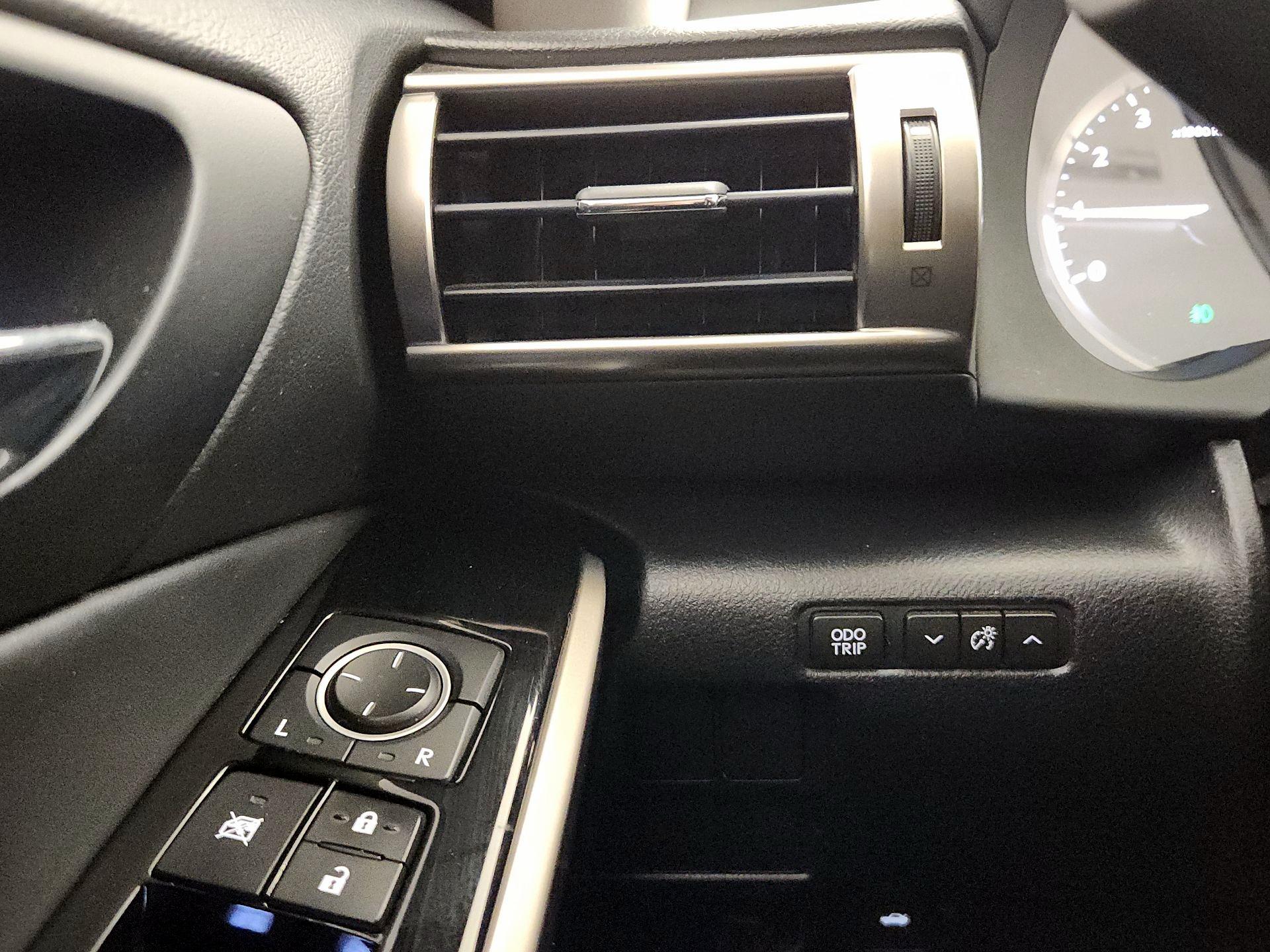 Thumbnail: 2015 Lexus IS - 13