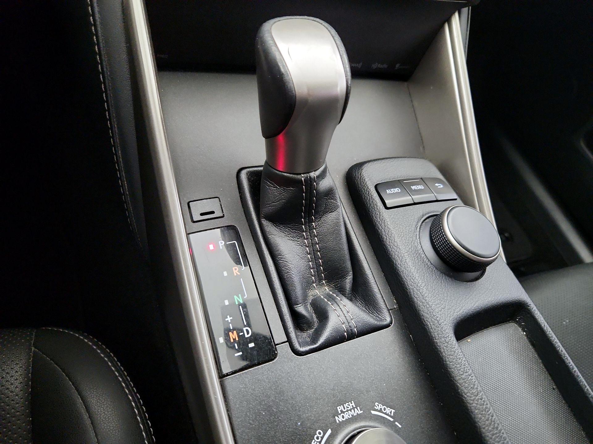 Thumbnail: 2015 Lexus IS - 17