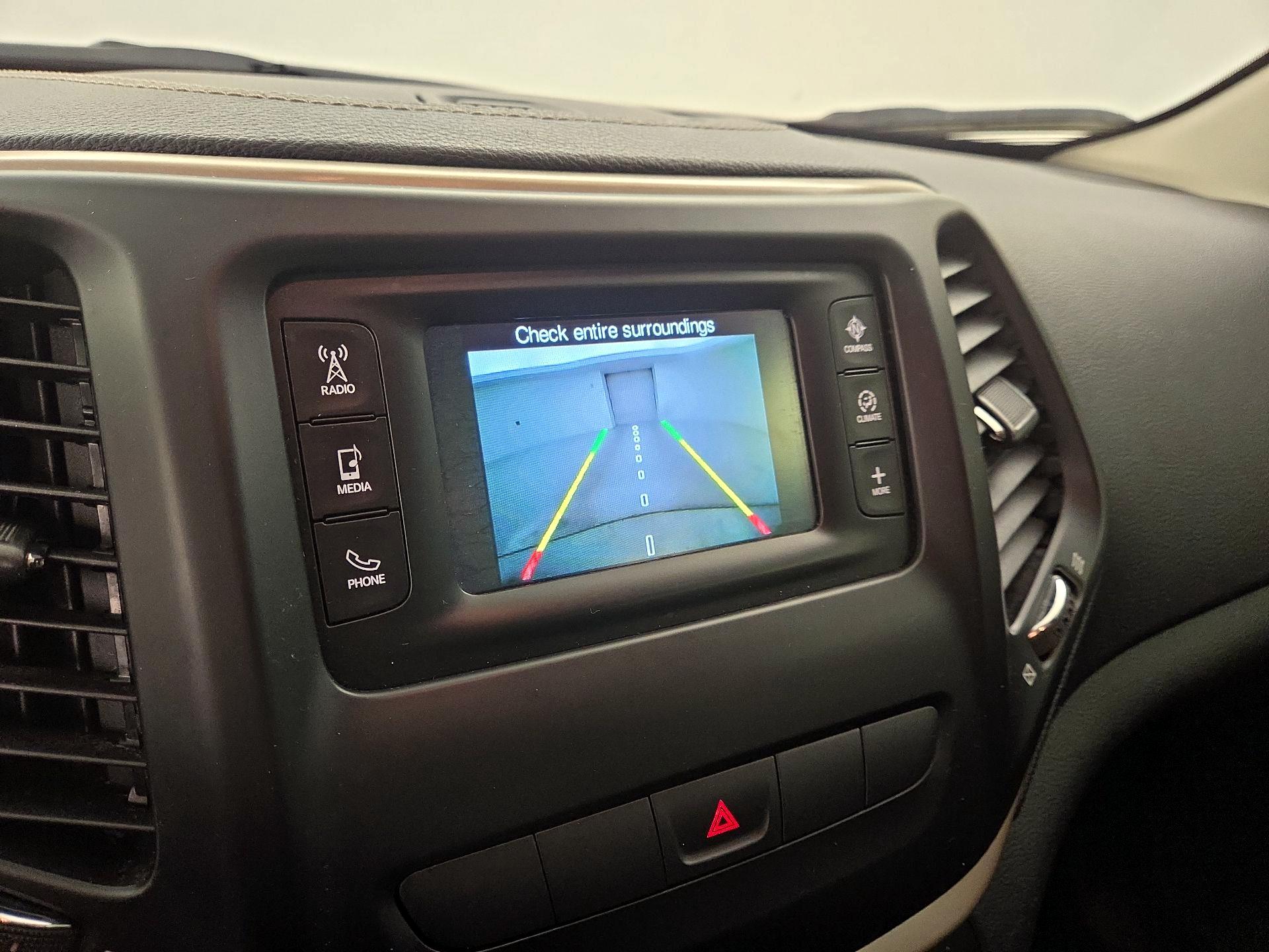 Thumbnail: 2015 Jeep Cherokee - 14