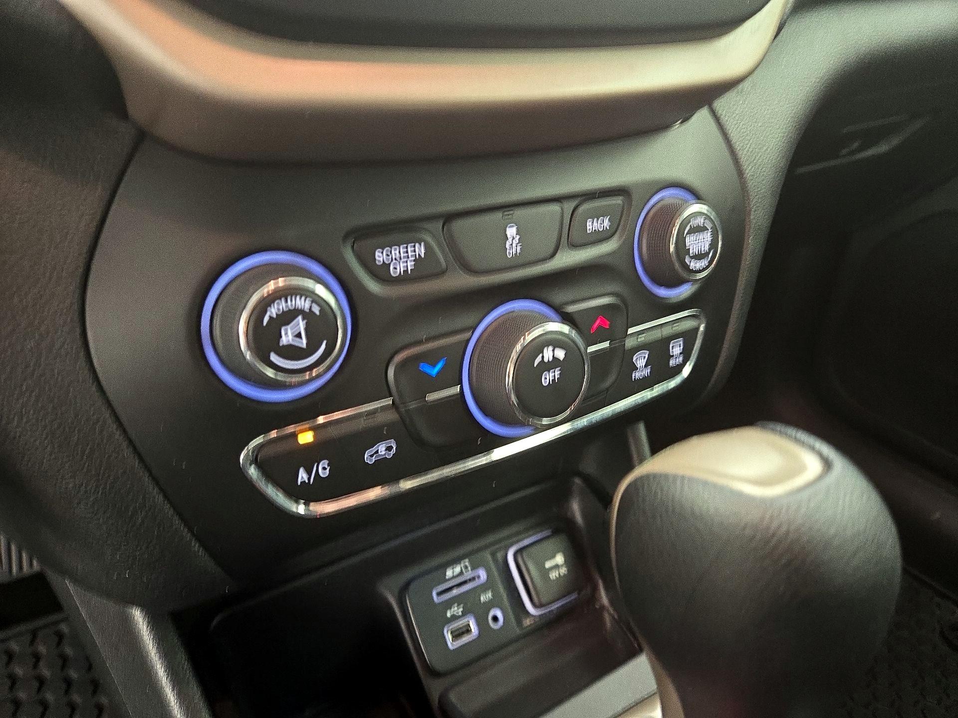 Thumbnail: 2015 Jeep Cherokee - 16