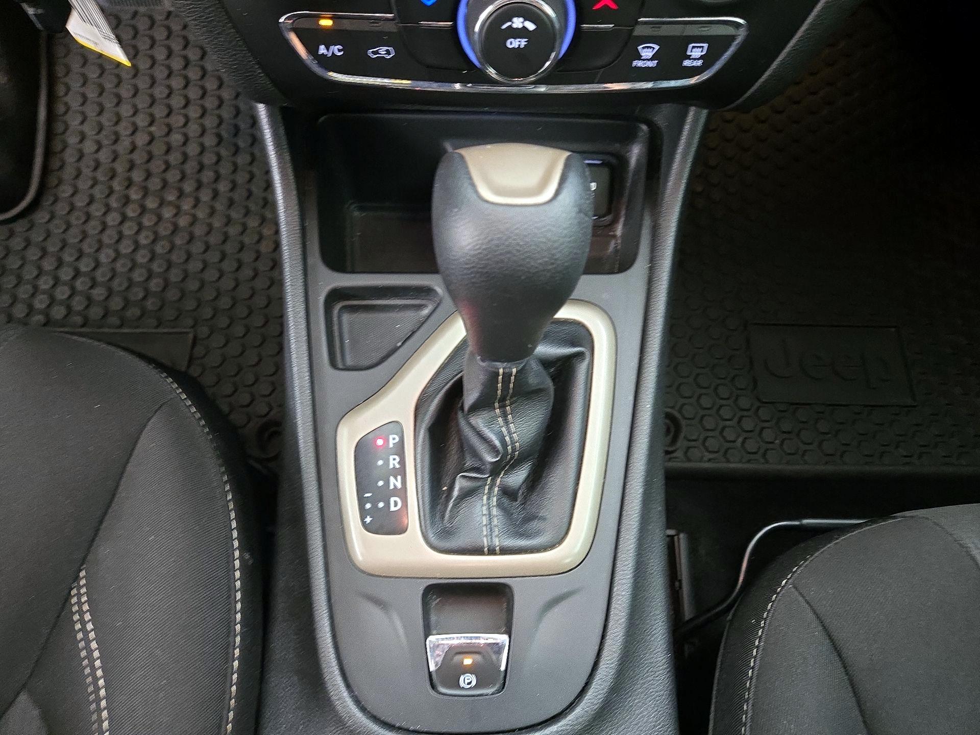Thumbnail: 2015 Jeep Cherokee - 17