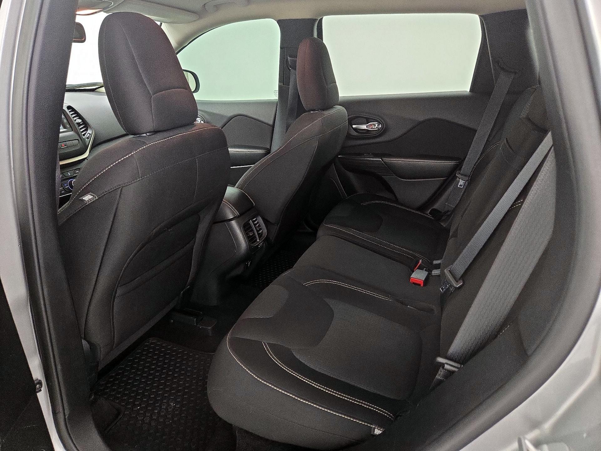 Thumbnail: 2015 Jeep Cherokee - 19