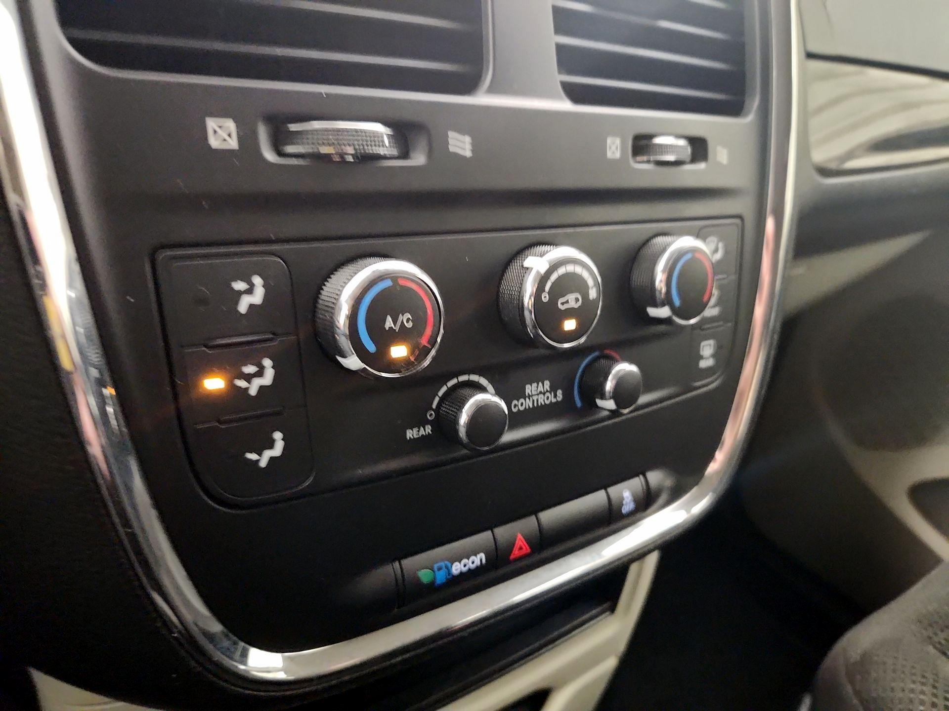 Thumbnail: 2019 Dodge Grand Caravan - 16