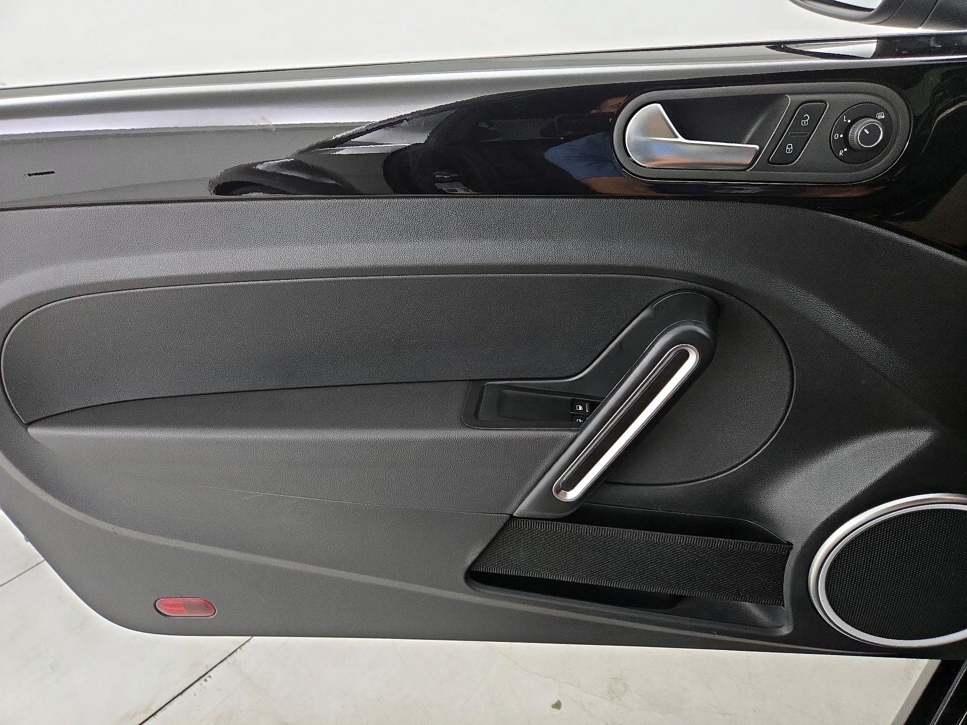 Thumbnail: 2019 Volkswagen Beetle - 12