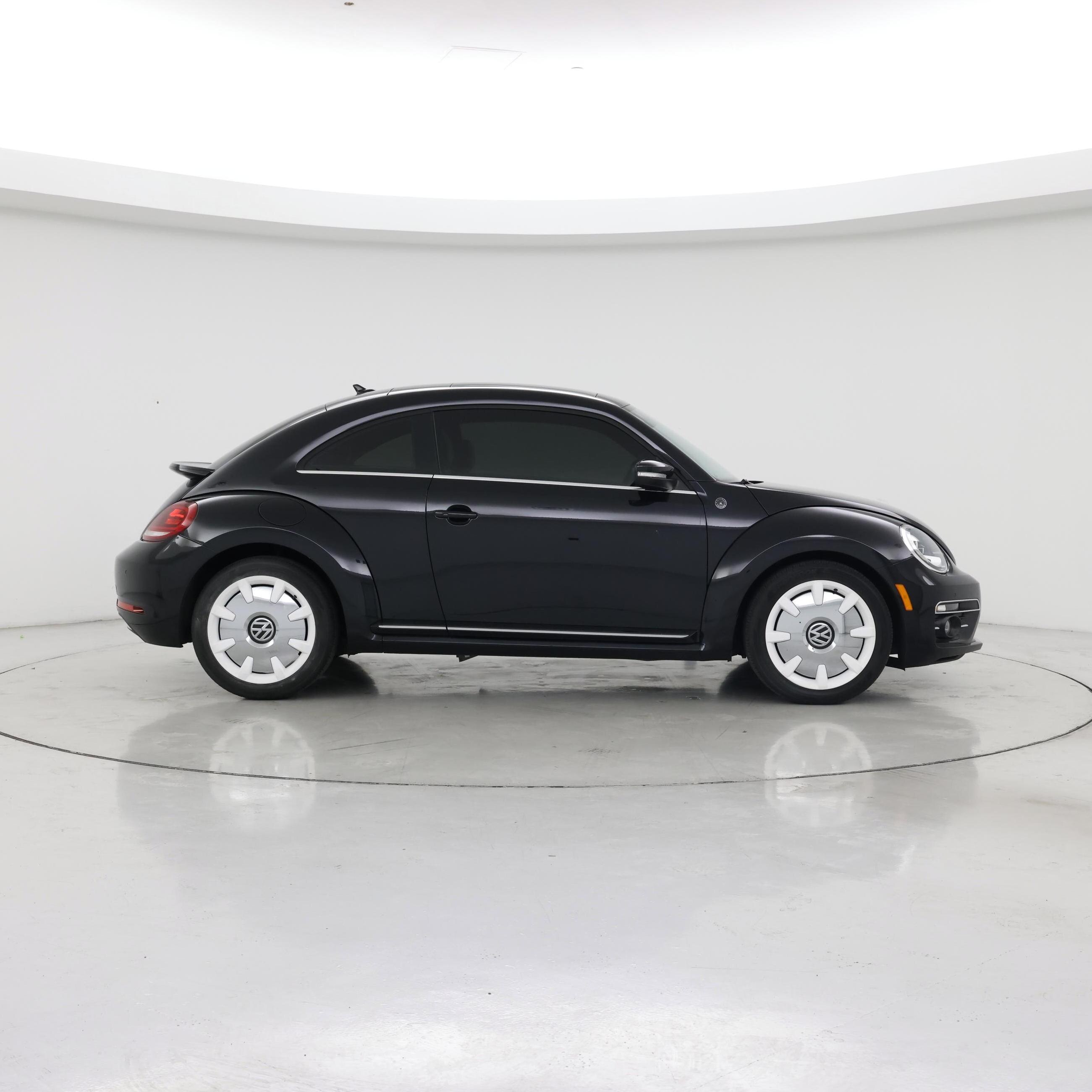 Thumbnail: 2019 Volkswagen Beetle - 7