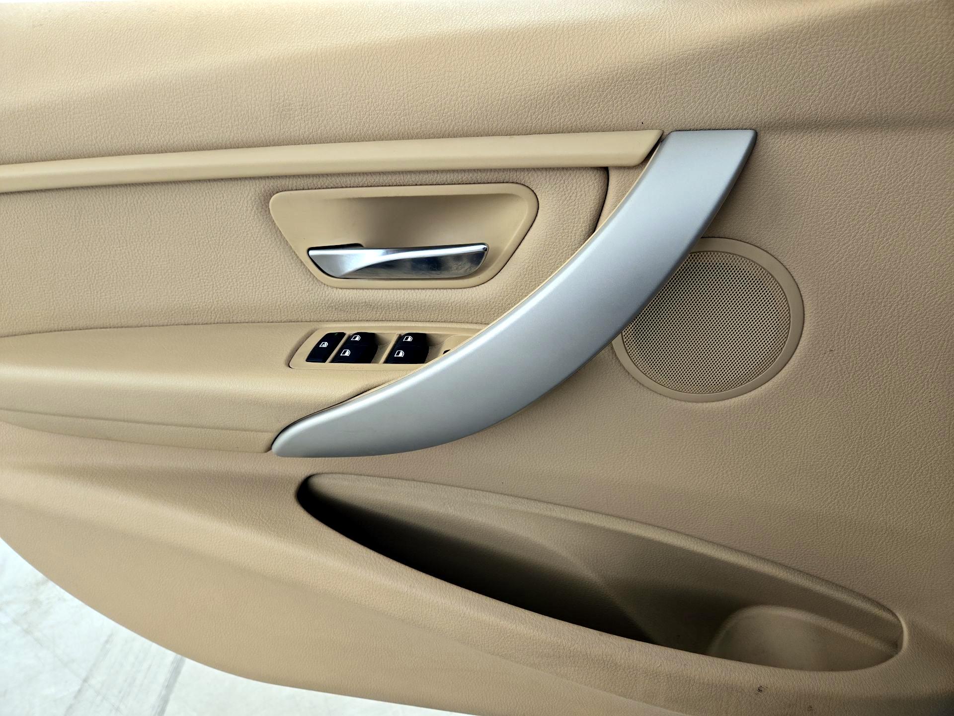Thumbnail: 2015 BMW 3 Series - 12
