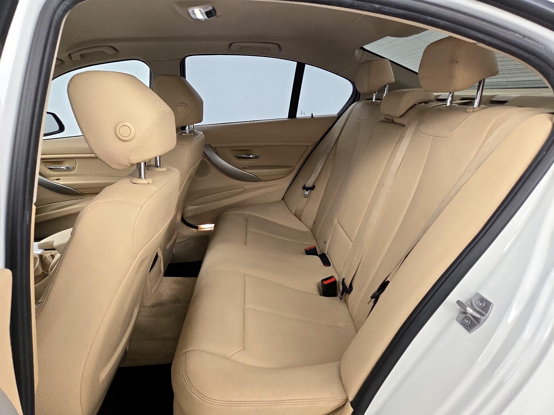 Thumbnail: 2015 BMW 3 Series - 18