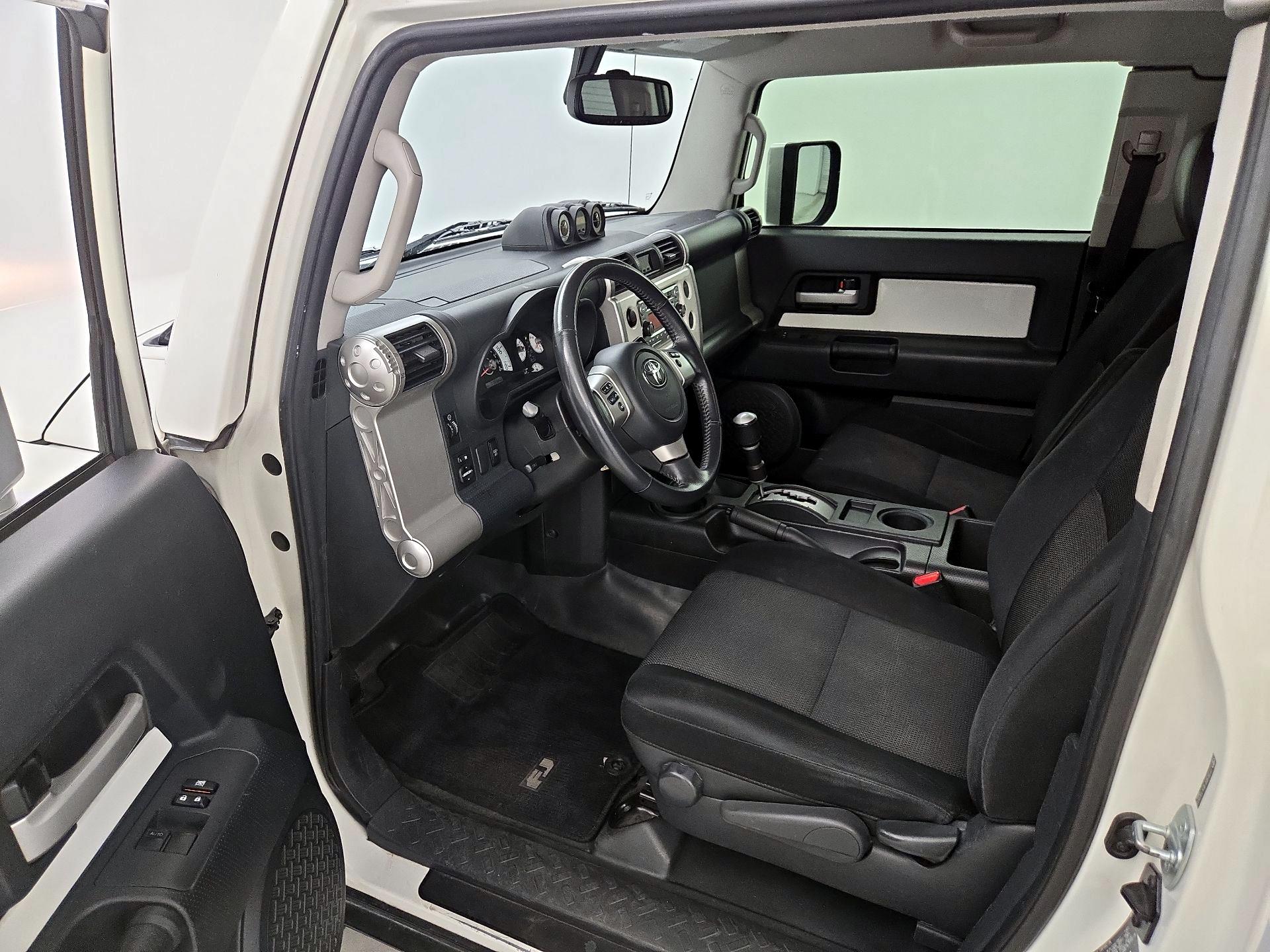 Thumbnail: 2014 Toyota FJ Cruiser - 11