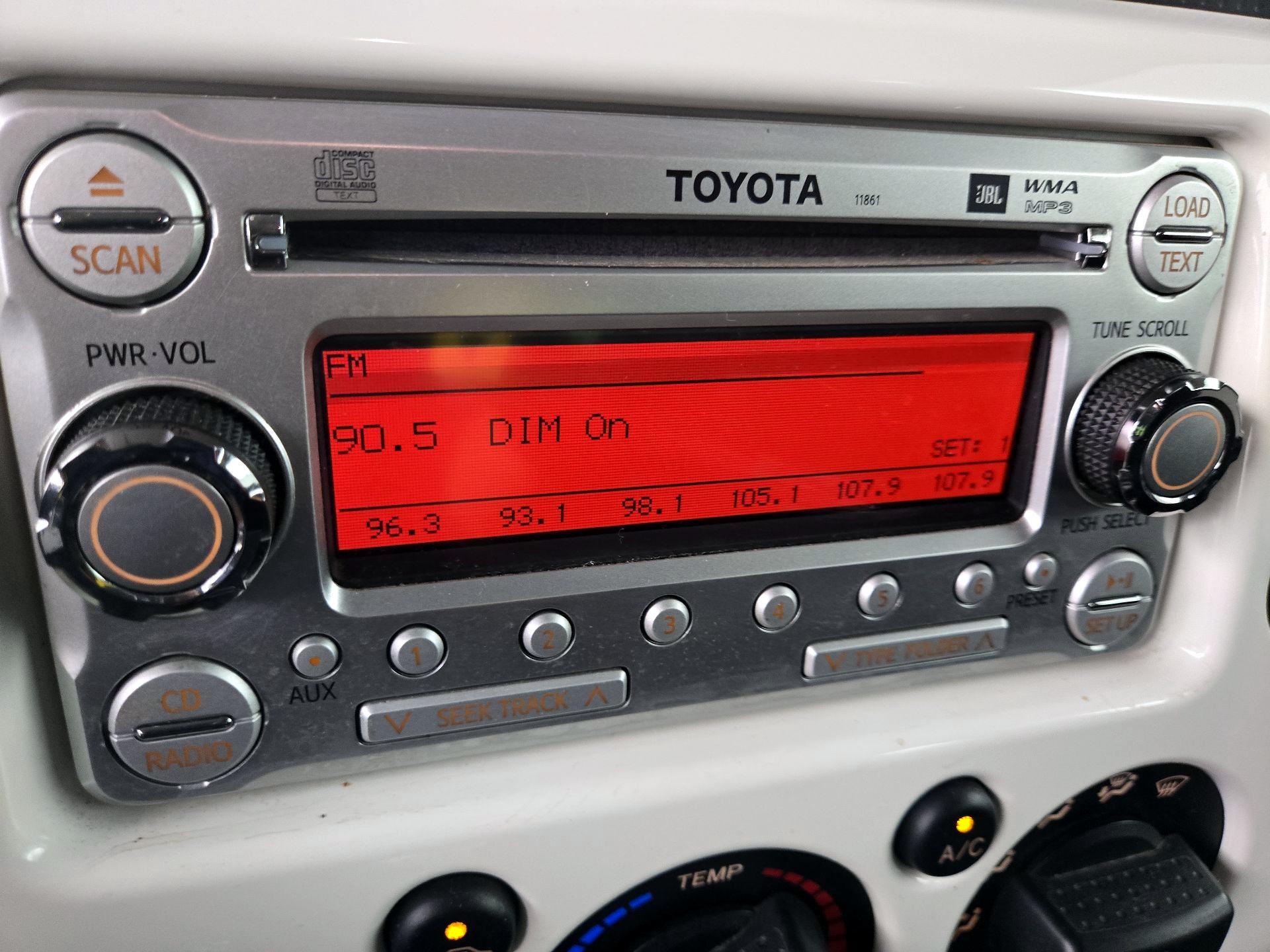 Thumbnail: 2014 Toyota FJ Cruiser - 15