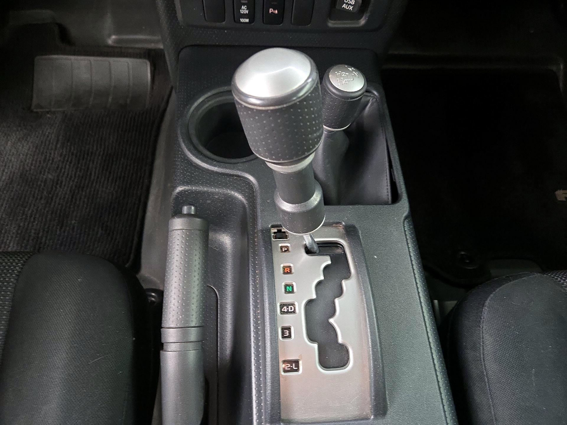Thumbnail: 2014 Toyota FJ Cruiser - 17
