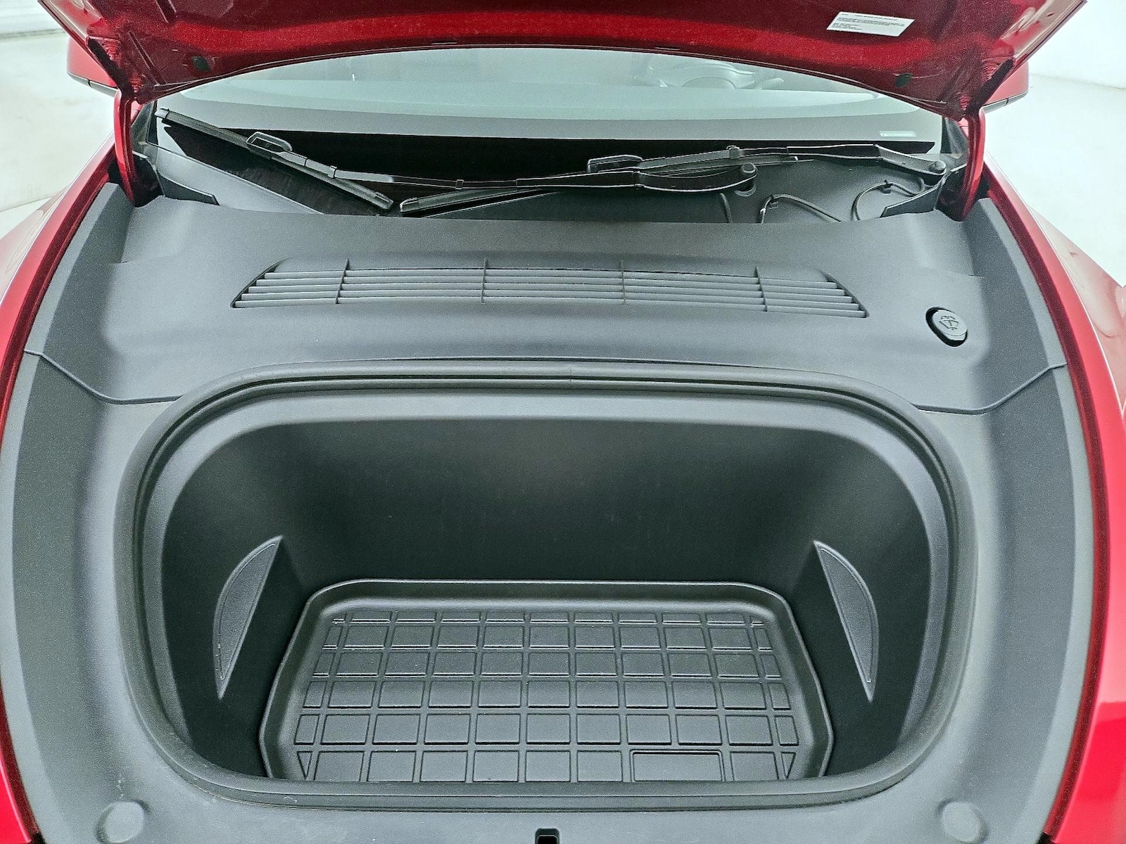 2024 Tesla Model Y Long Range - Photo 23