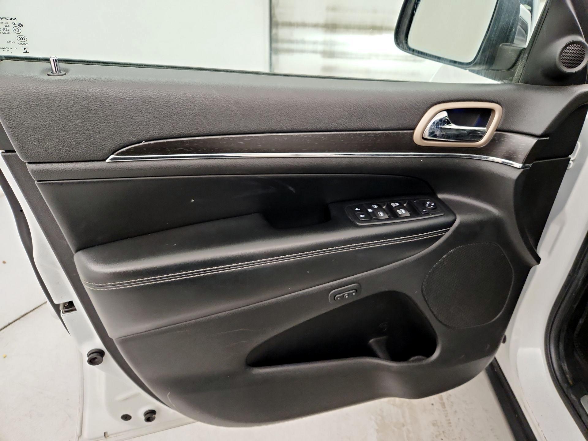 Thumbnail: 2017 Jeep Grand Cherokee - 12