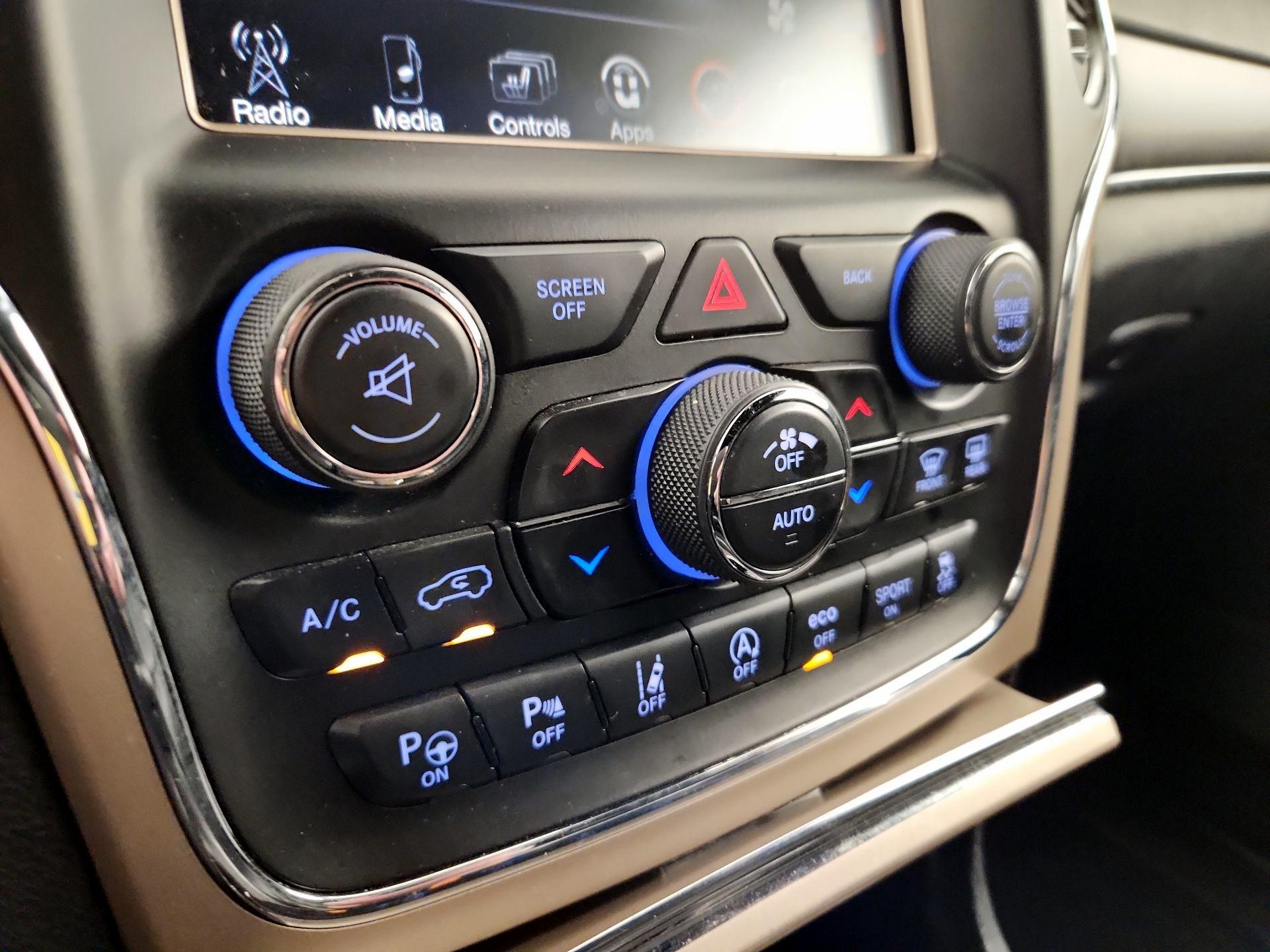 Thumbnail: 2017 Jeep Grand Cherokee - 17