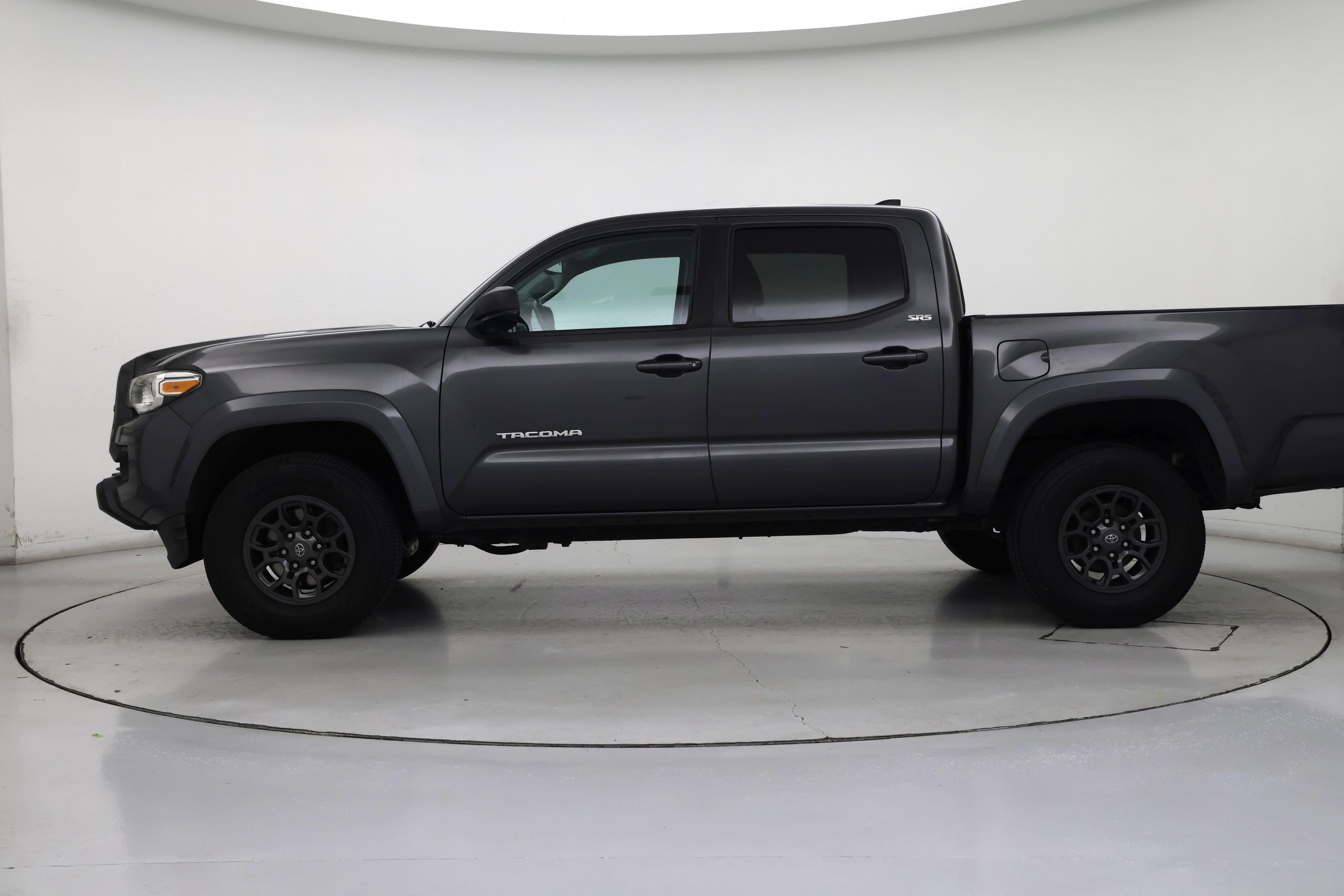 Thumbnail: 2017 Toyota Tacoma - 3