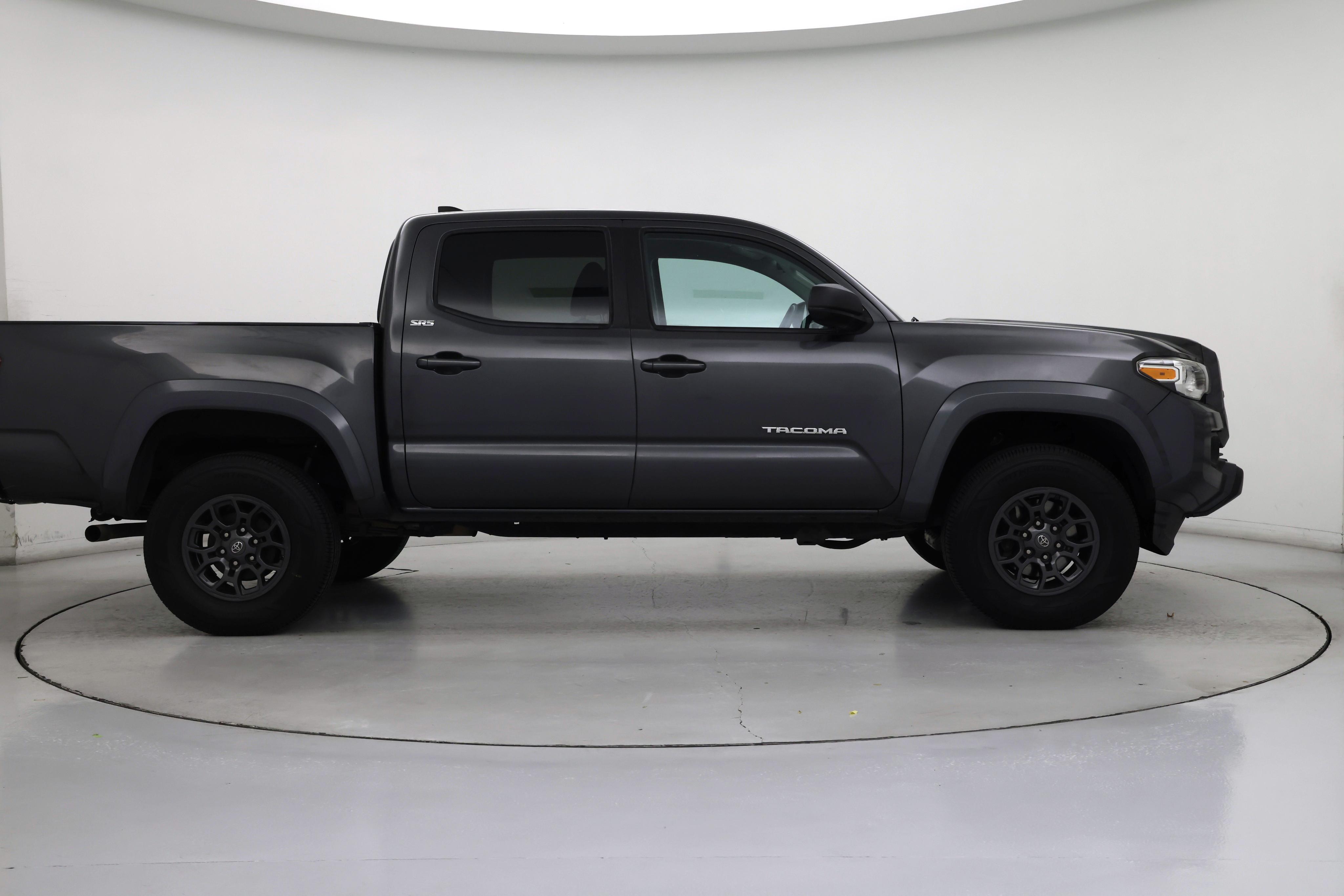 Thumbnail: 2017 Toyota Tacoma - 7