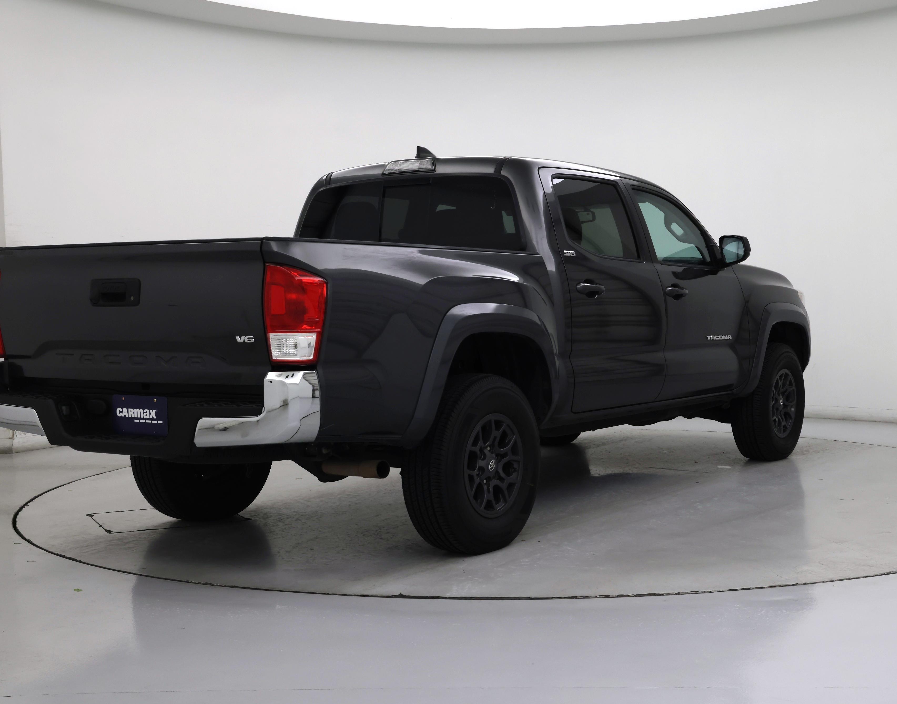 Thumbnail: 2017 Toyota Tacoma - 8