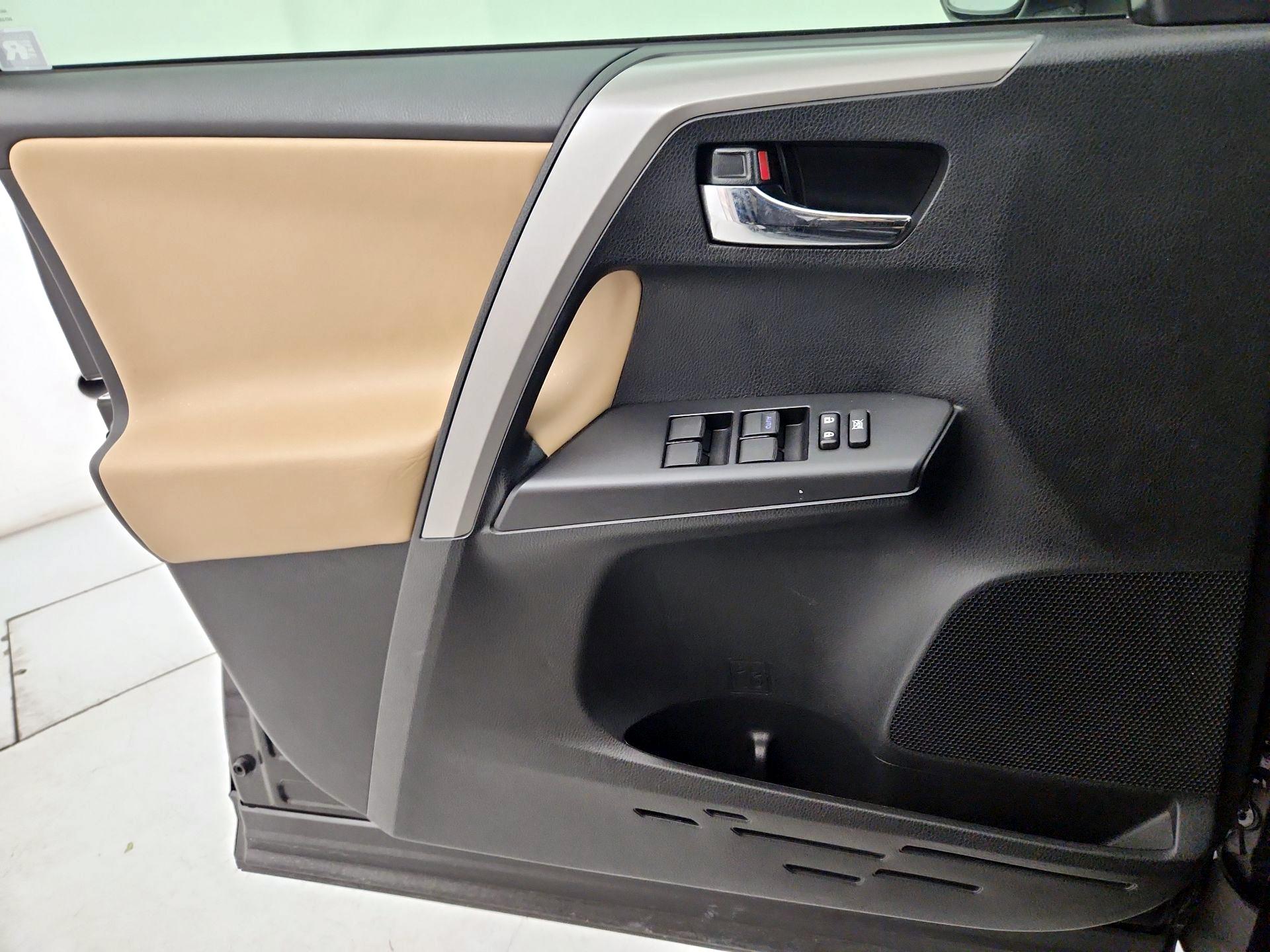 Thumbnail: 2018 Toyota RAV4 - 12