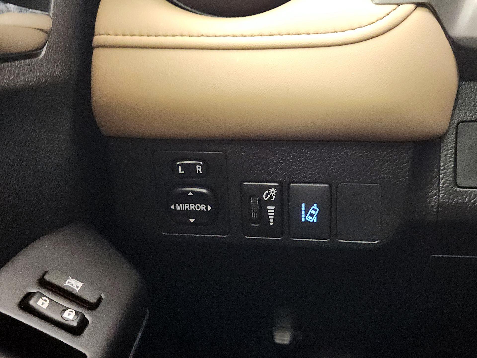 Thumbnail: 2018 Toyota RAV4 - 13