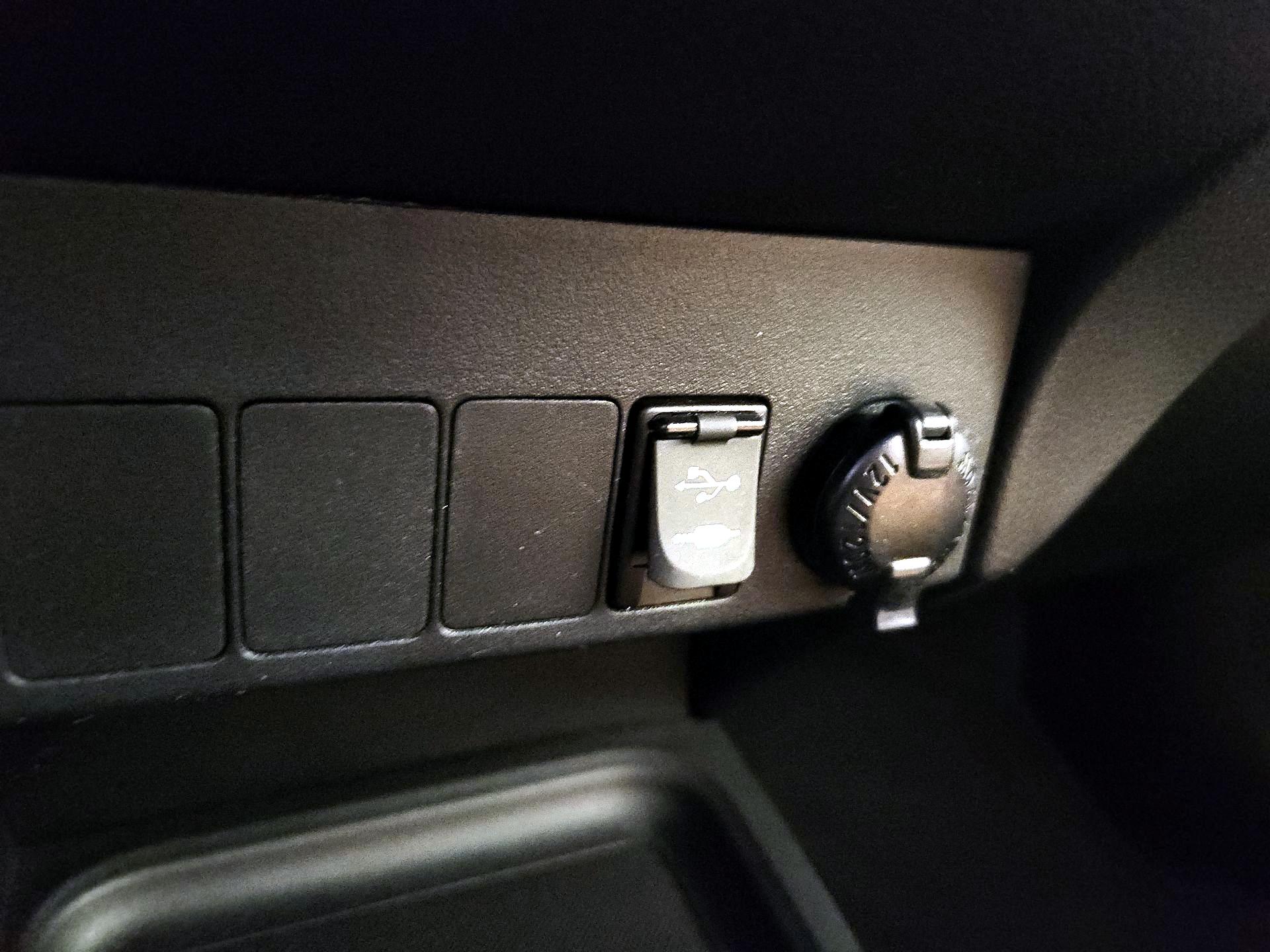 Thumbnail: 2018 Toyota RAV4 - 18