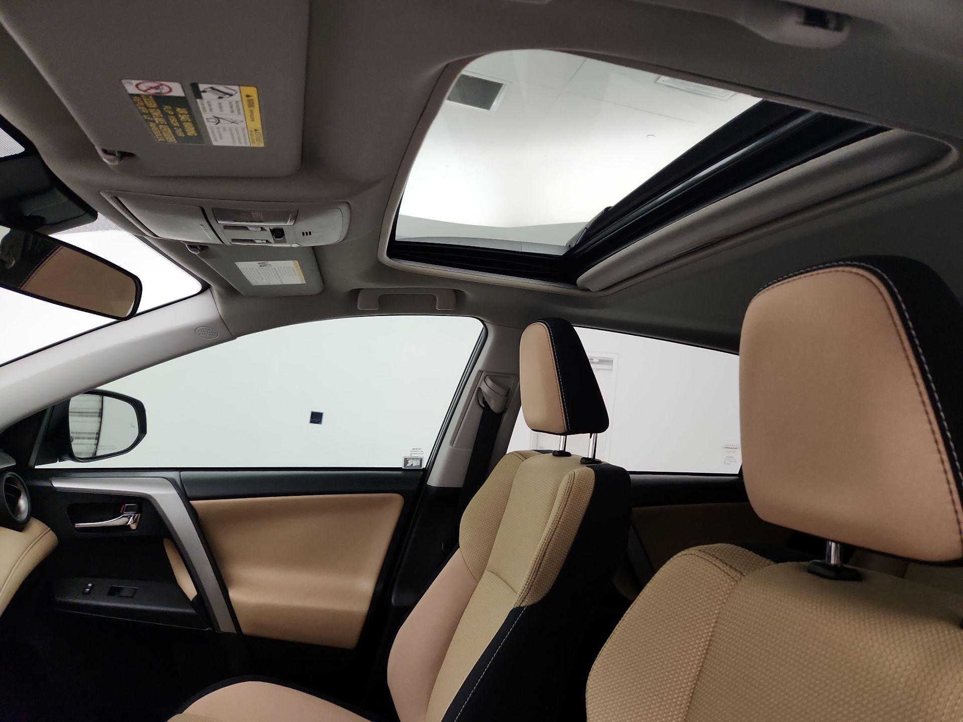 Thumbnail: 2018 Toyota RAV4 - 19