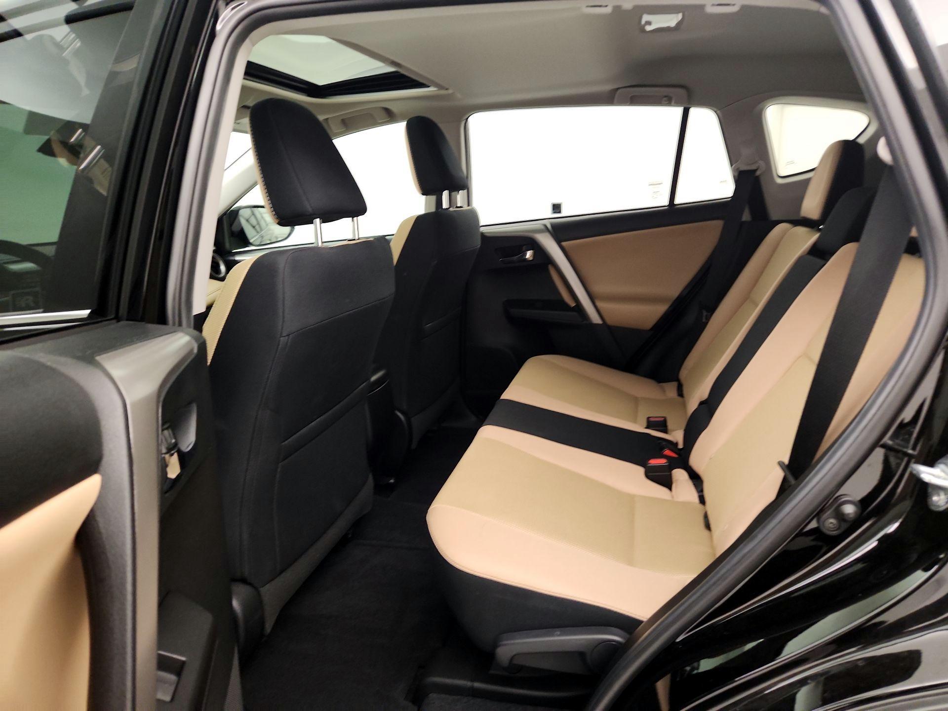 Thumbnail: 2018 Toyota RAV4 - 20