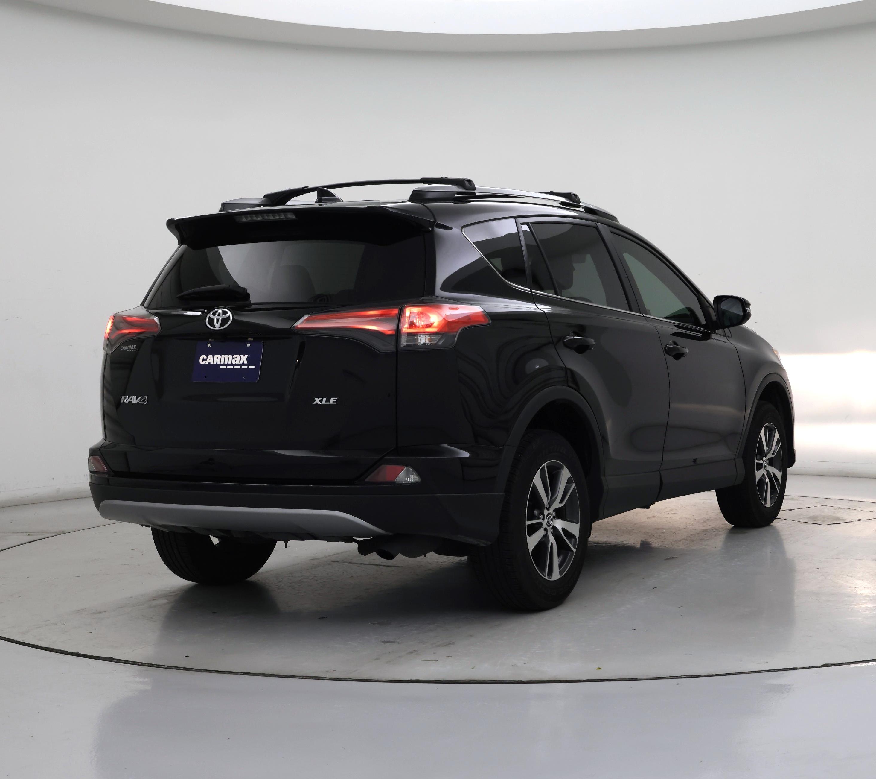 Thumbnail: 2018 Toyota RAV4 - 8