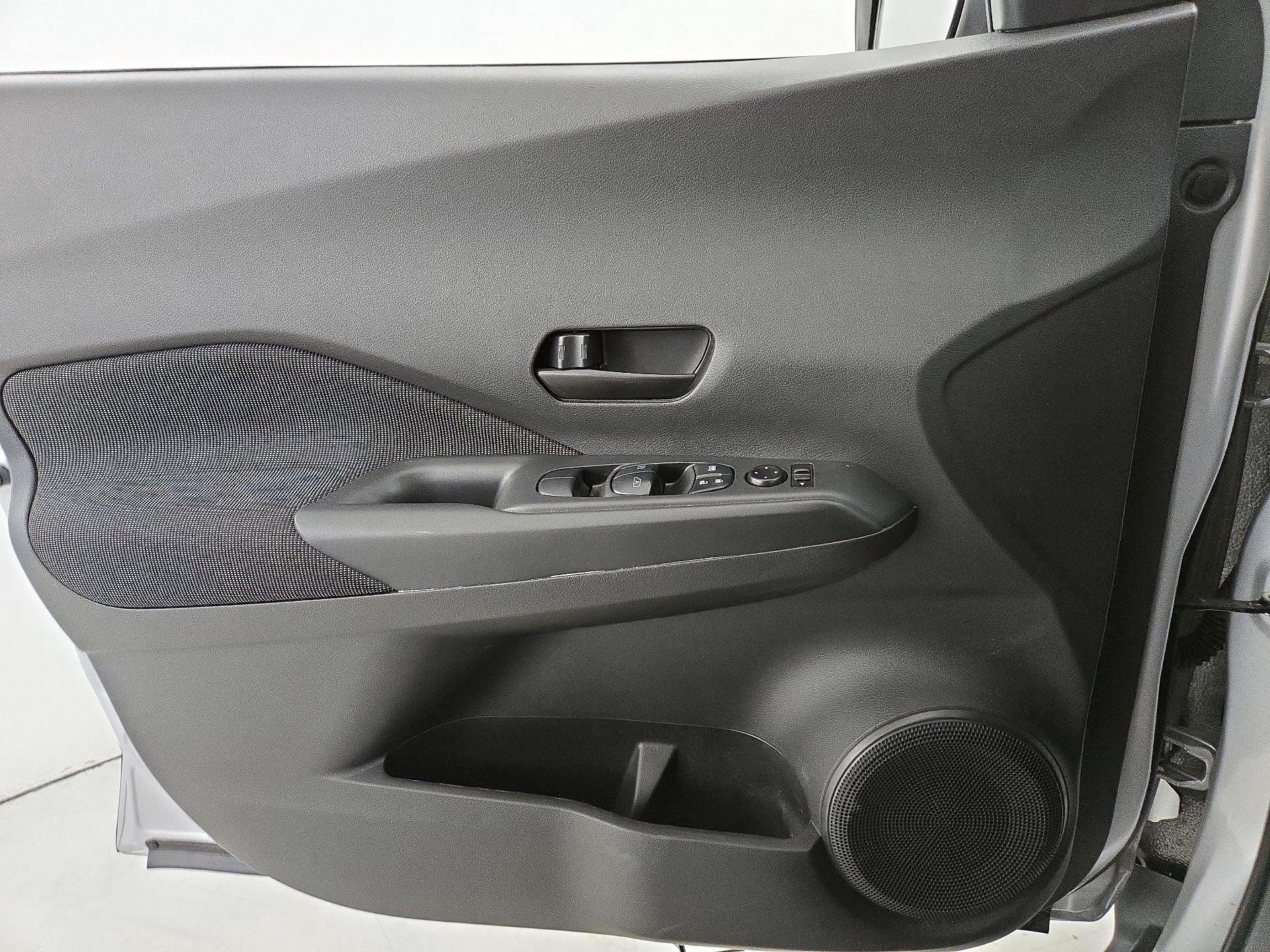 Thumbnail: 2020 Nissan Kicks - 12