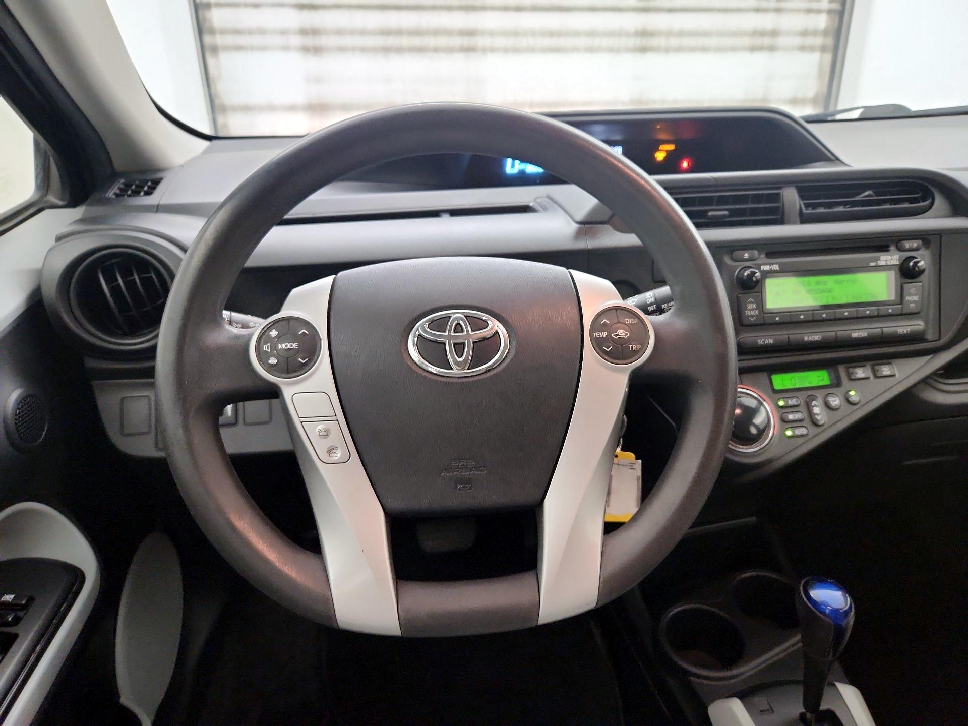 Thumbnail: 2014 Toyota Prius c - 10
